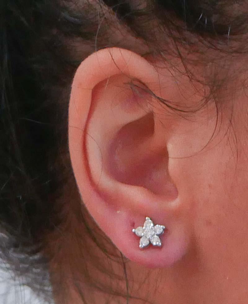 3.02 Diamonds, 18 Karat White Gold Modern Earrings 2
