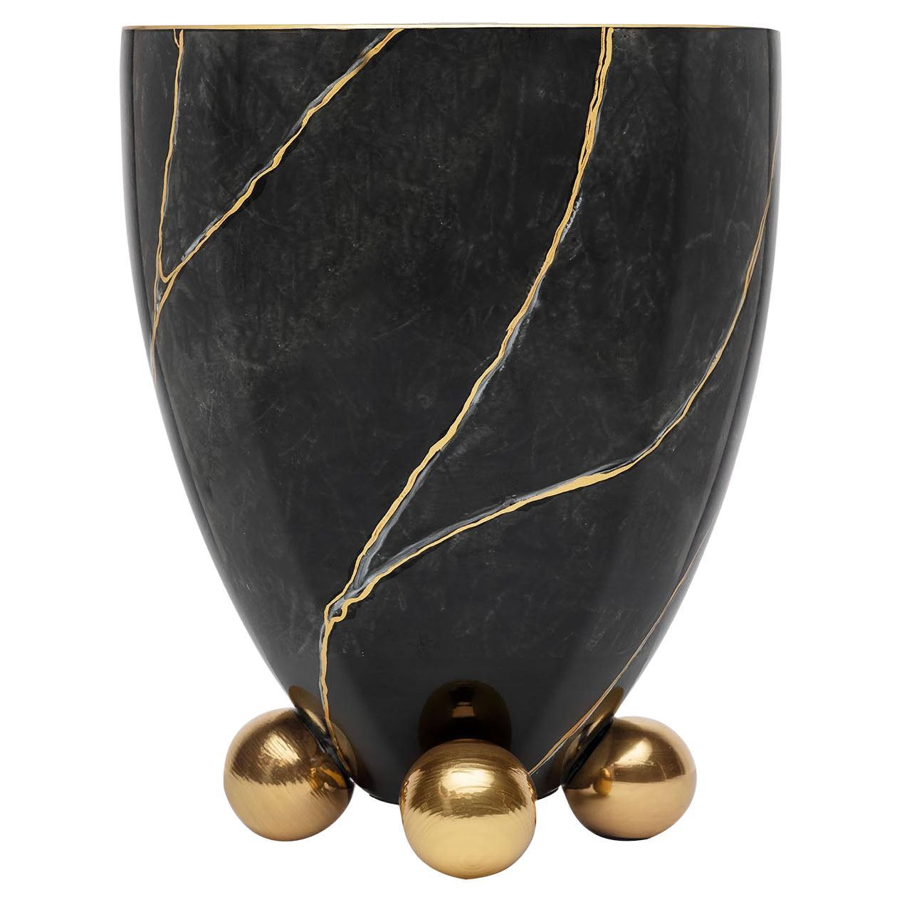 302 Vaso decorativo in marmo nero in vendita