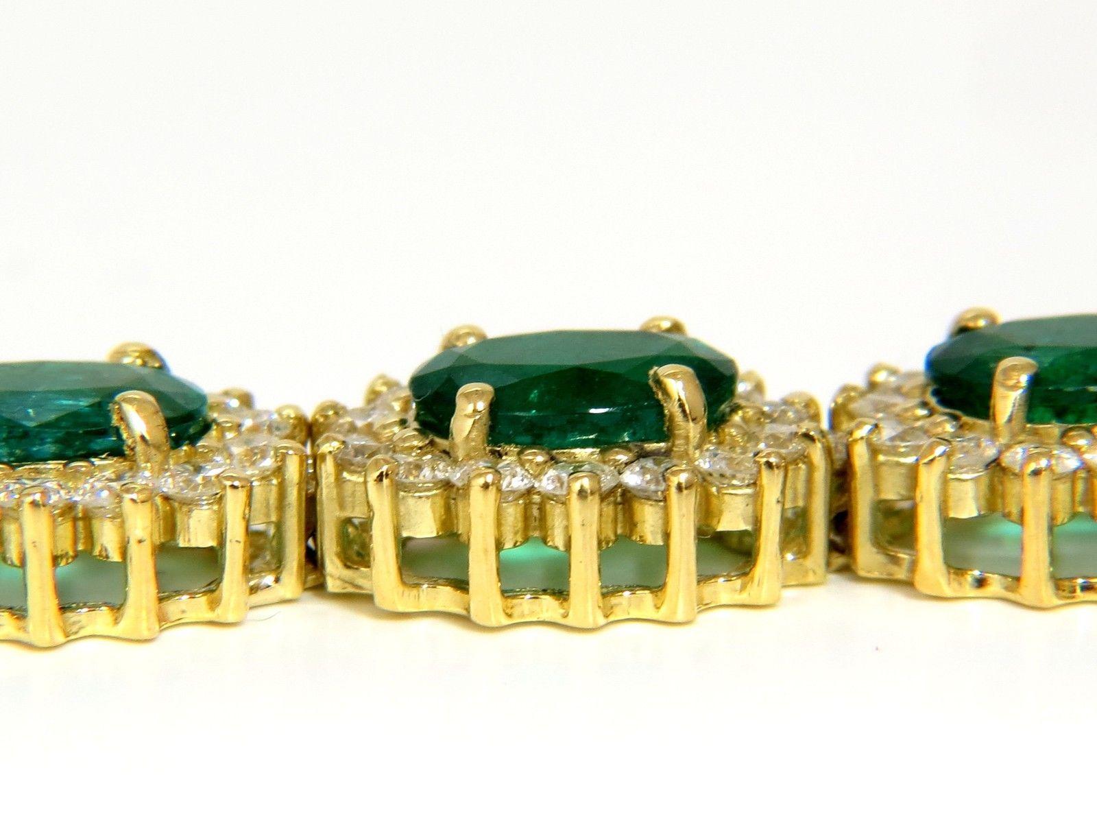 30.26 Carat Natural Zambia Vivid Green Emerald Diamonds Bracelet In New Condition In New York, NY