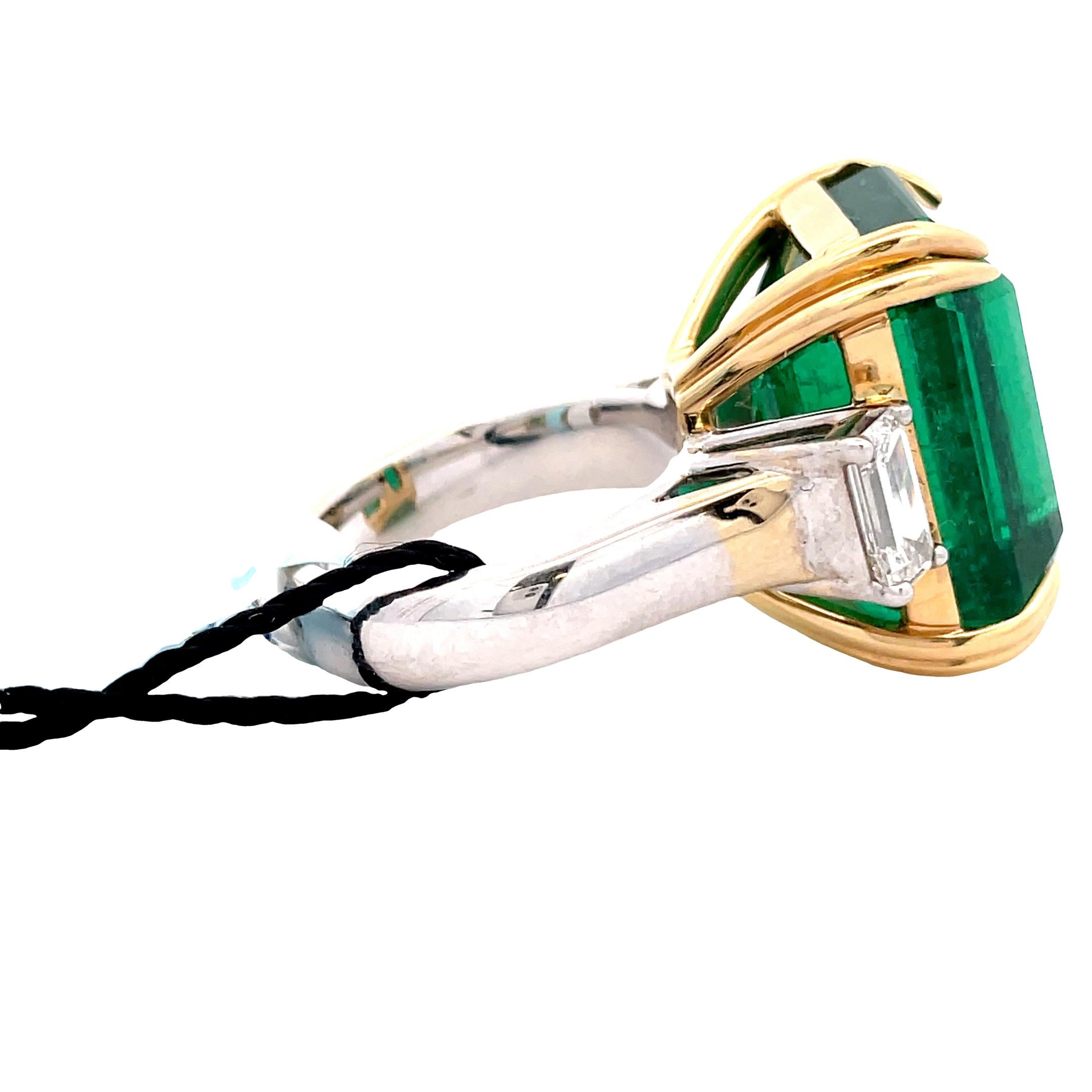 Octagon Cut 30.27CT EMERALD OCTAGON & 1.41 CT WHITE DIAMOND 18K2T GOLD Ring For Sale