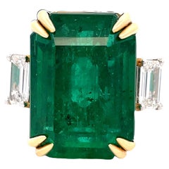 30.27CT EMERALD OCTAGON & 1.41 CT WHITE DIAMOND 18K2T GOLD Ring