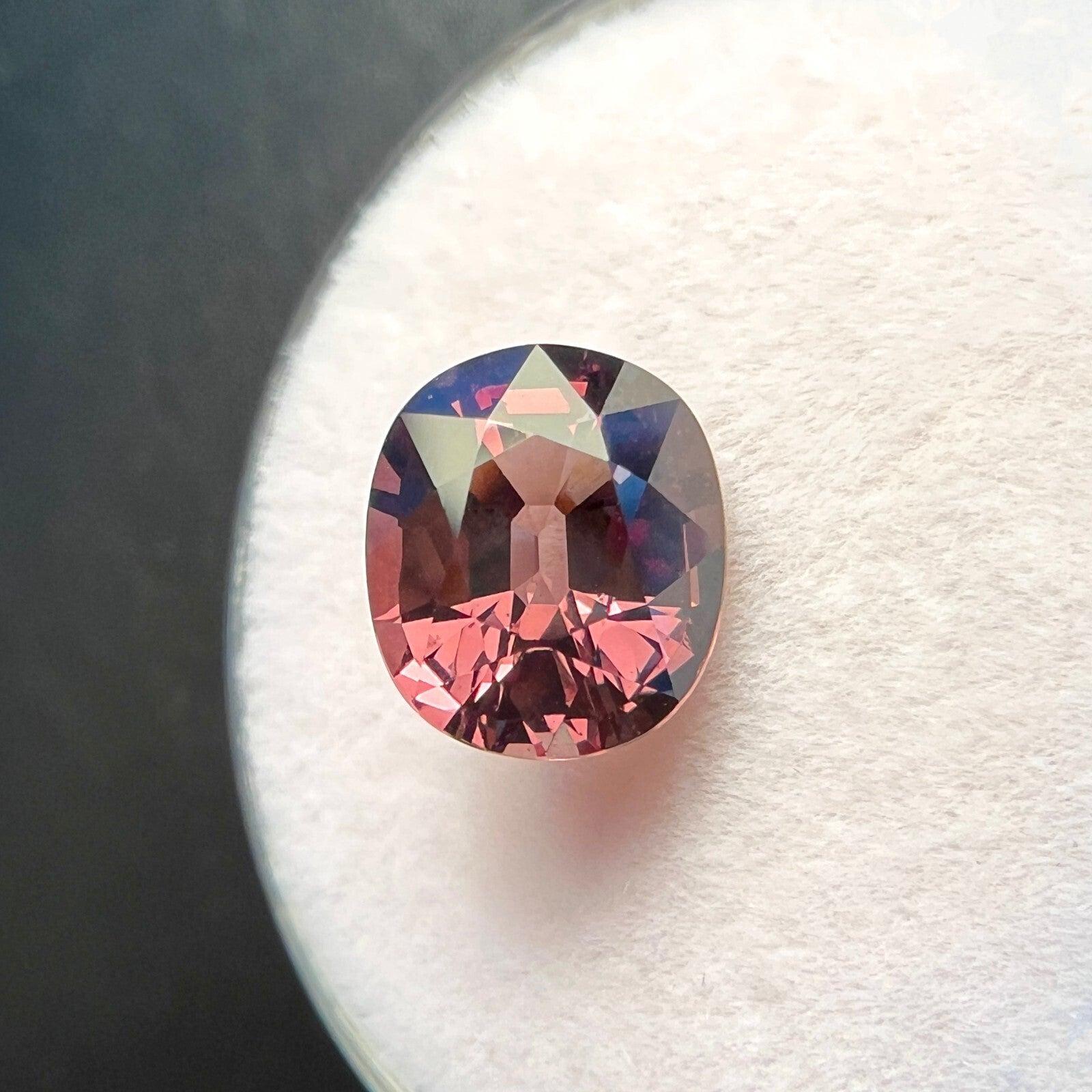 3,02 ct GIA Certificato Garnet Colour Change Nature Taglio Ovale Piropo Spessartine in vendita 1
