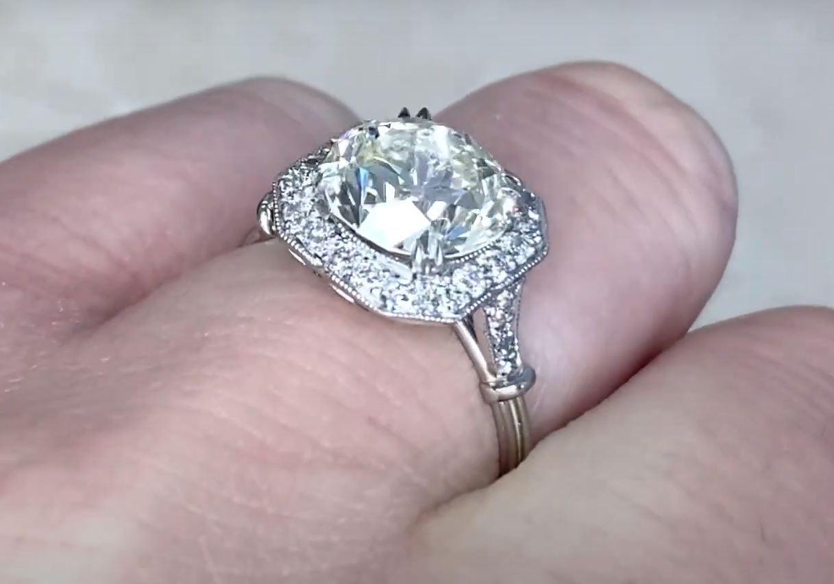 Verlobungsring aus Platin mit 3,02 Karat Diamant im alteuropäischen Schliff und Diamant-Halo Damen im Angebot