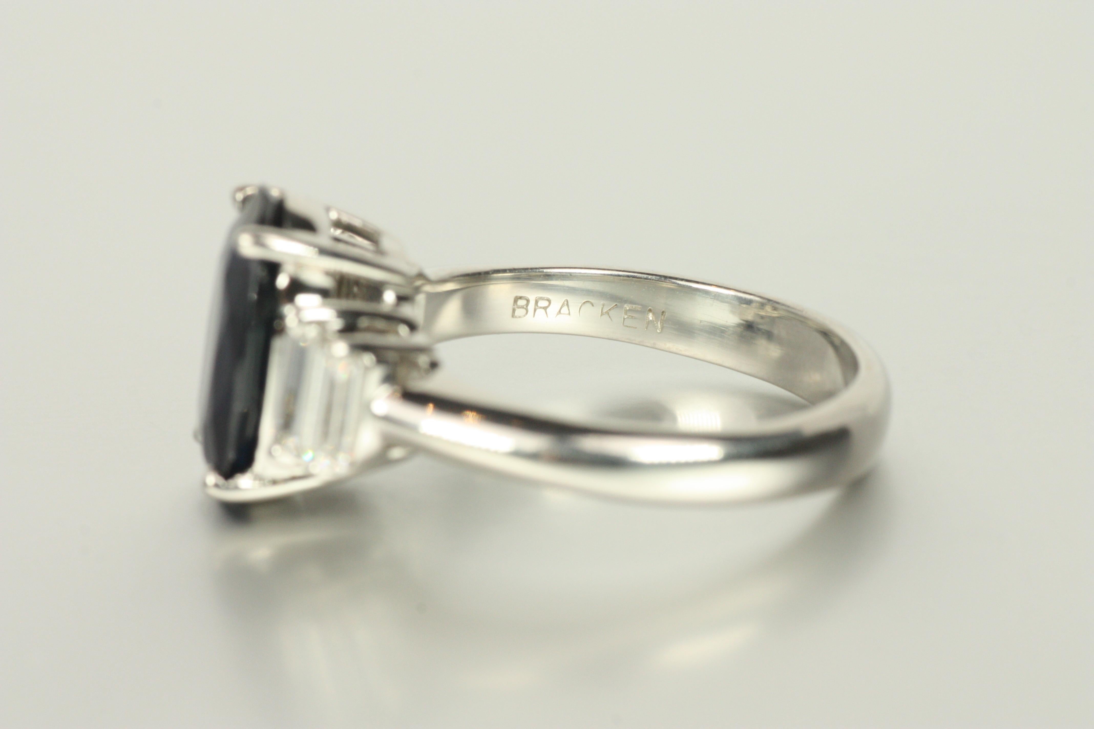 3,02ct Oval Blauer Saphir & Baguette Diamant Ring in Platin im Angebot 3