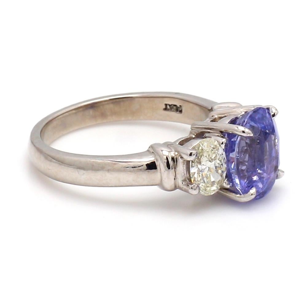 Bague avec saphir ovale violet-rose et diamant 3,02 carats, taille 7

Cette magnifique bague est ornée d'un saphir ovale rose pourpre de 3,02ct serti dans du platine, complété par 1,20ctw de diamants ovales. De taille 7 et redimensionnable, cette
