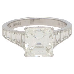 3.02 Karat quadratischer Diamantring mit Smaragdschliff und Baguette-Schultern aus Platin