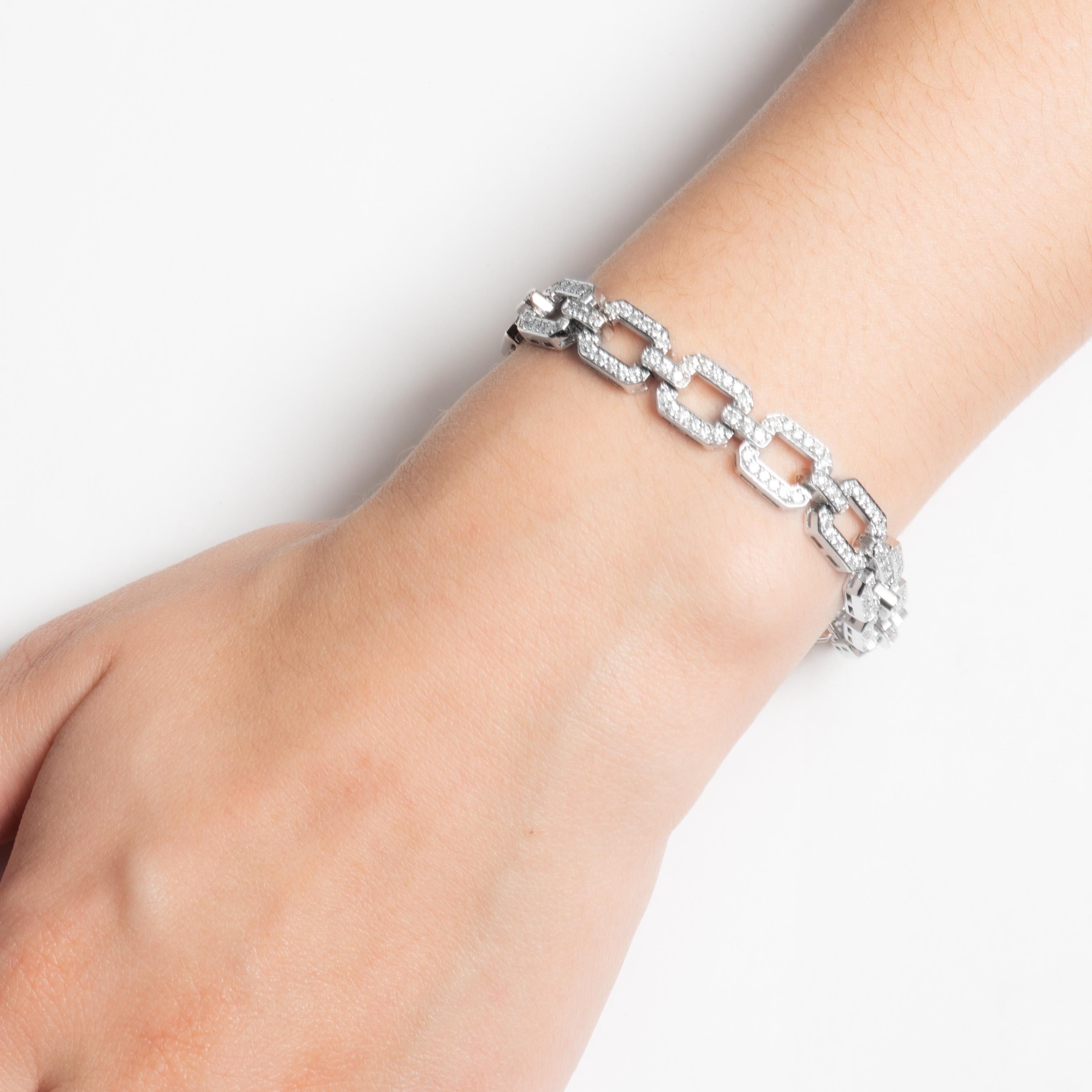 This elegant, simple piece features 3.02ct total weight in round pave diamonds, set in a 14kt white gold link bracelet. This style is a staple in every jewelry collection, elevating those classic yet trendy pieces.