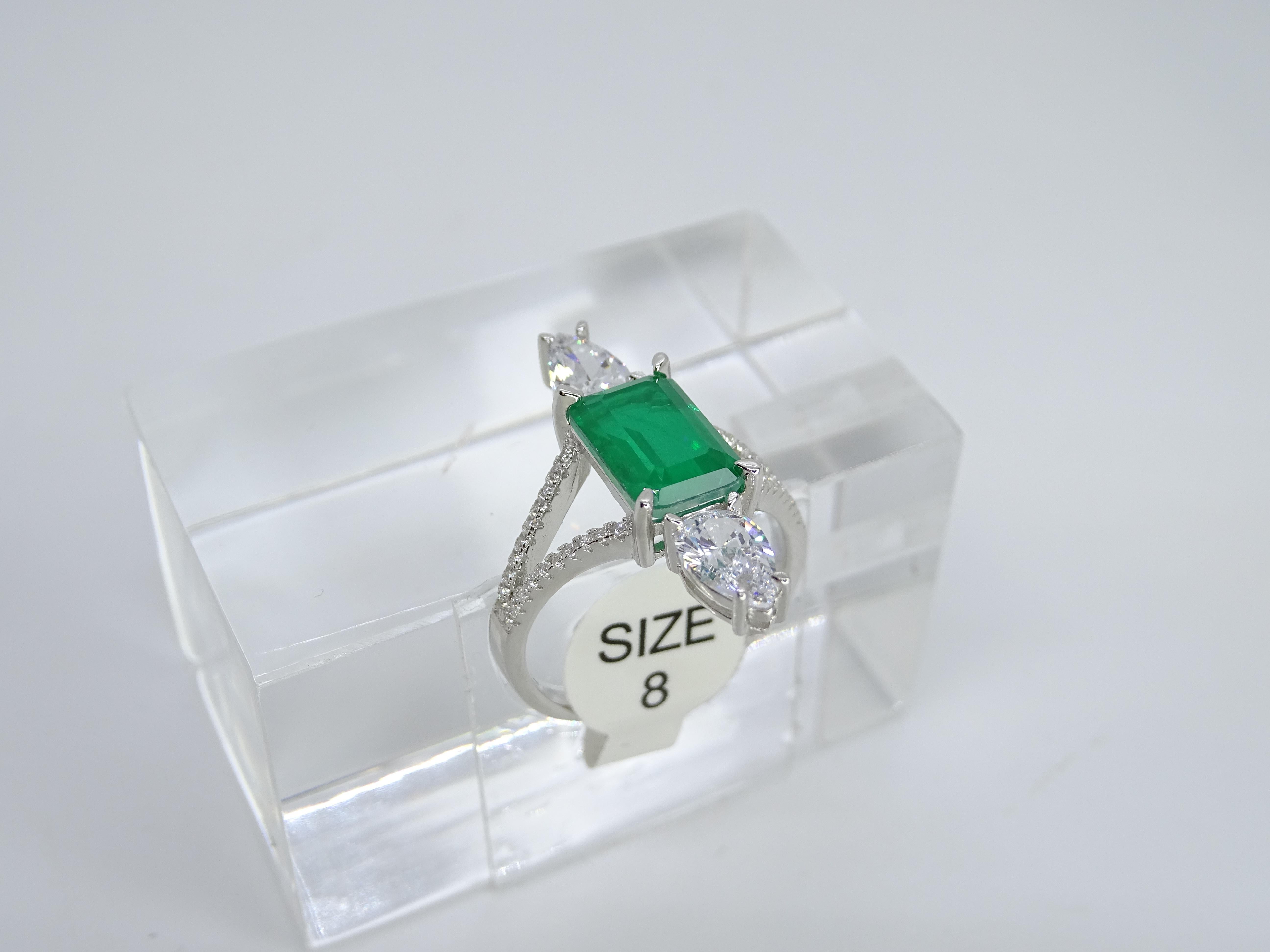 303 / 5.000 Anello Shuttle, Italia, smeraldo e zirconi, argento 925 in vendita 4