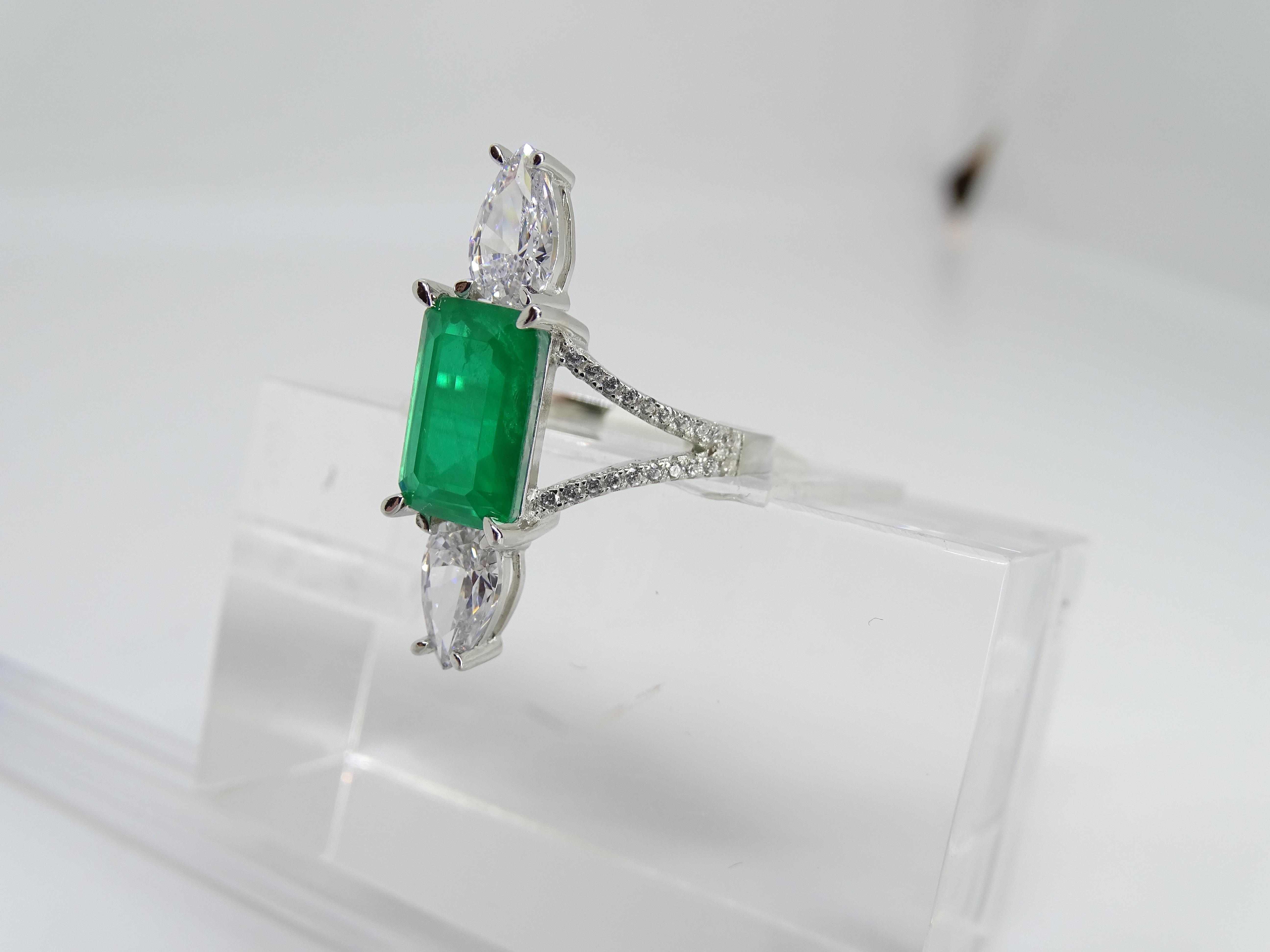 303 / 5.000 Anello Shuttle, Italia, smeraldo e zirconi, argento 925 in vendita 14