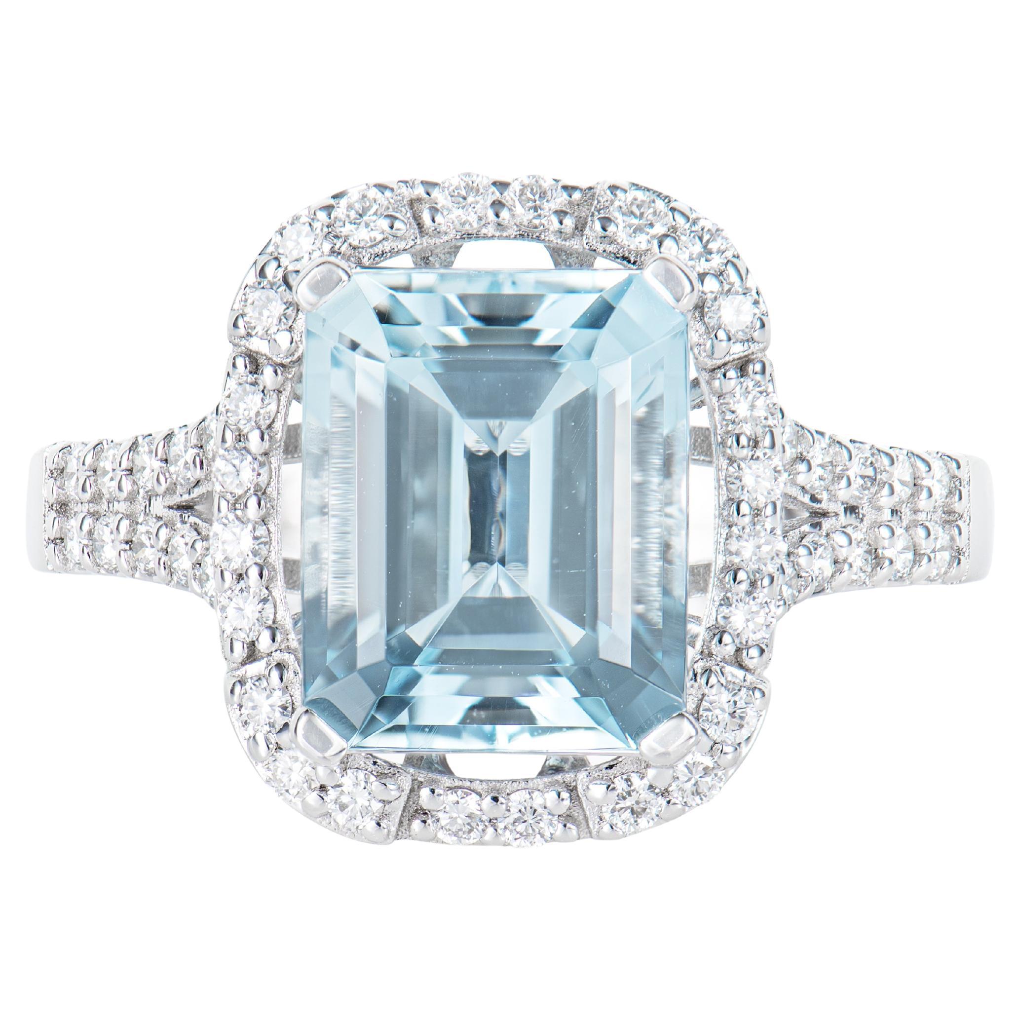 3.03 Carat Aquamarine Elegant Ring in 18 Karat White Gold with White Diamond For Sale