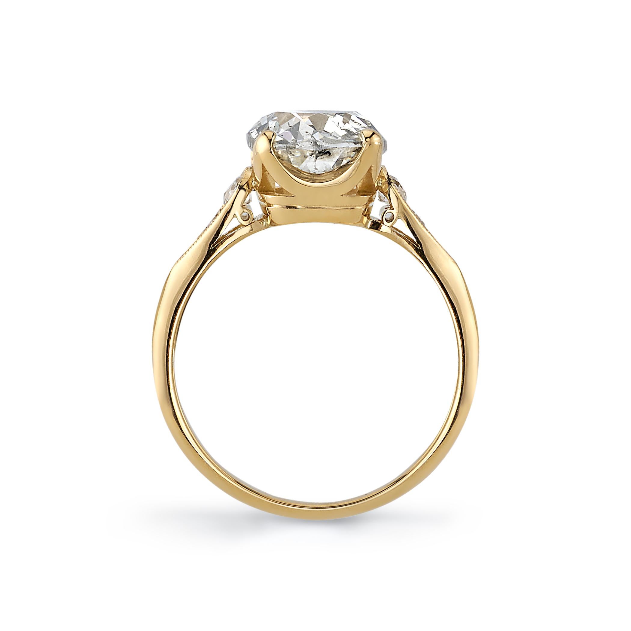 3.03 Carat Cushion Cut Diamond Set in a Handcrafted 18 Karat Yellow Gold Ring In New Condition In Los Angeles, CA