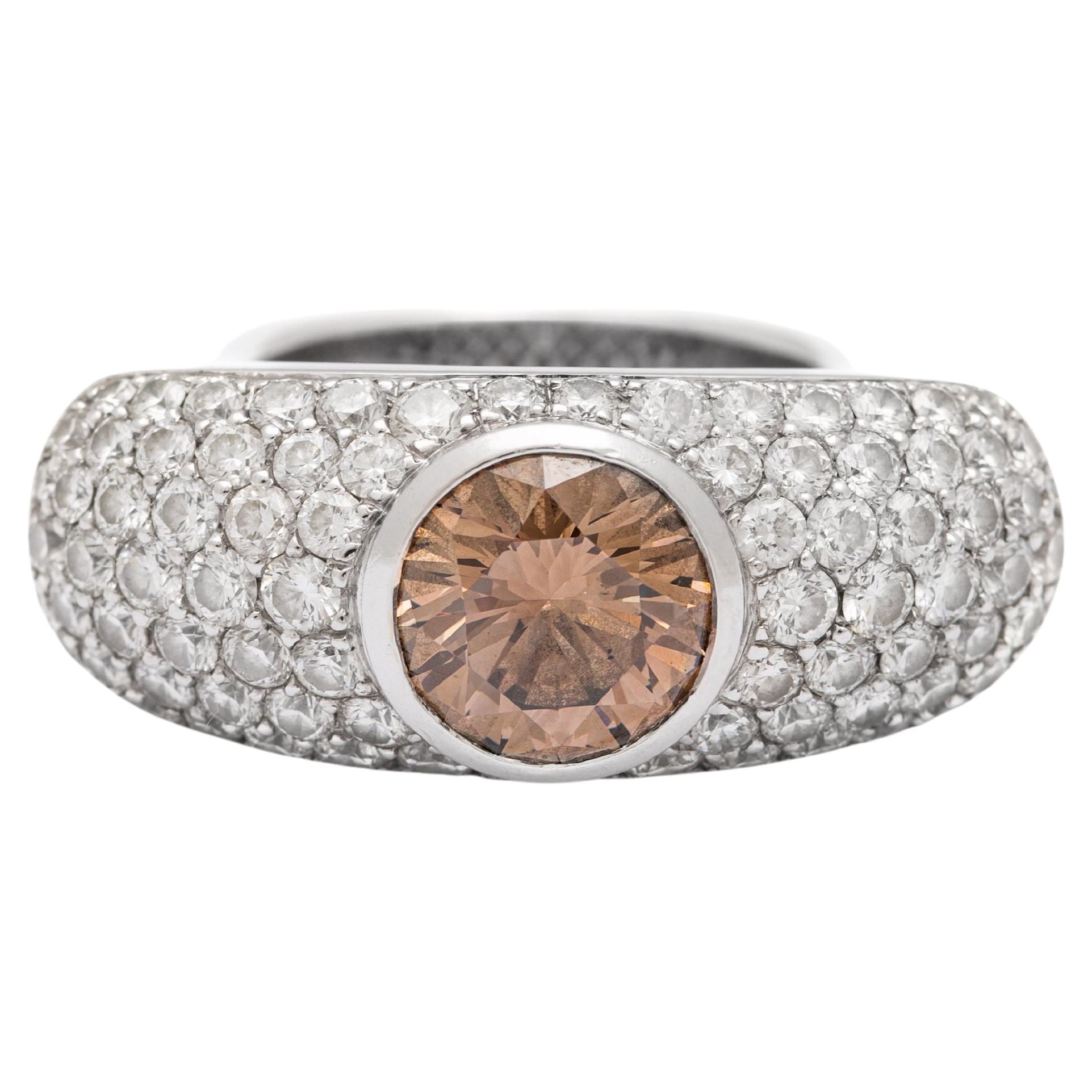 Anello con diamante da 3,03 carati a colori fantasia