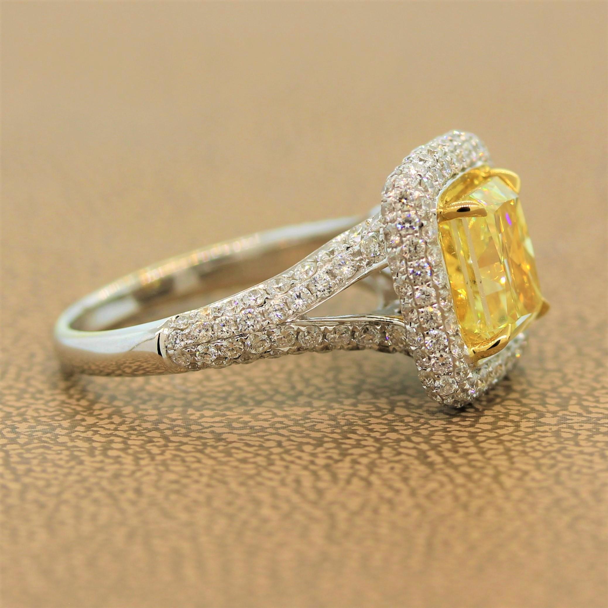 3.03 Carat Fancy Intense Yellow Diamond Gold Ring, EGL Certified In New Condition In Beverly Hills, CA