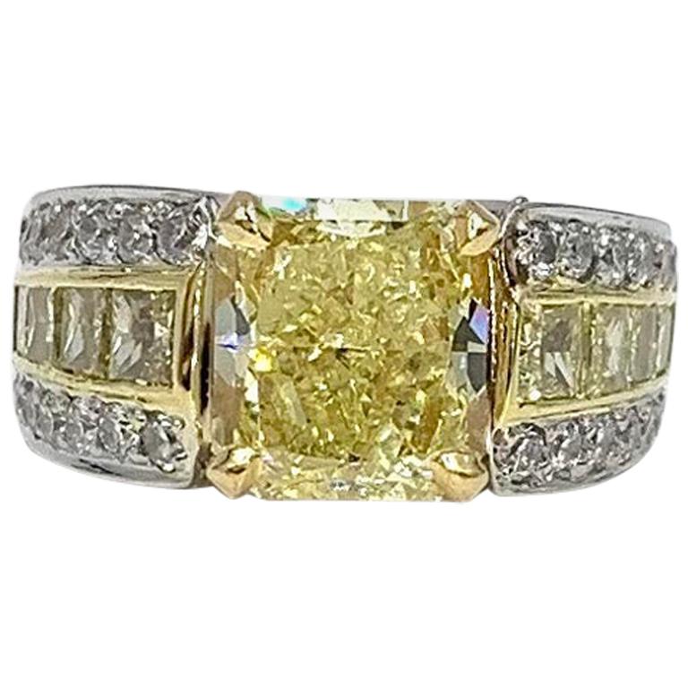 3.03 Carat Fancy Yellow Radiant Diamond JB Star Platinum and 18 Karat Gold Ring For Sale