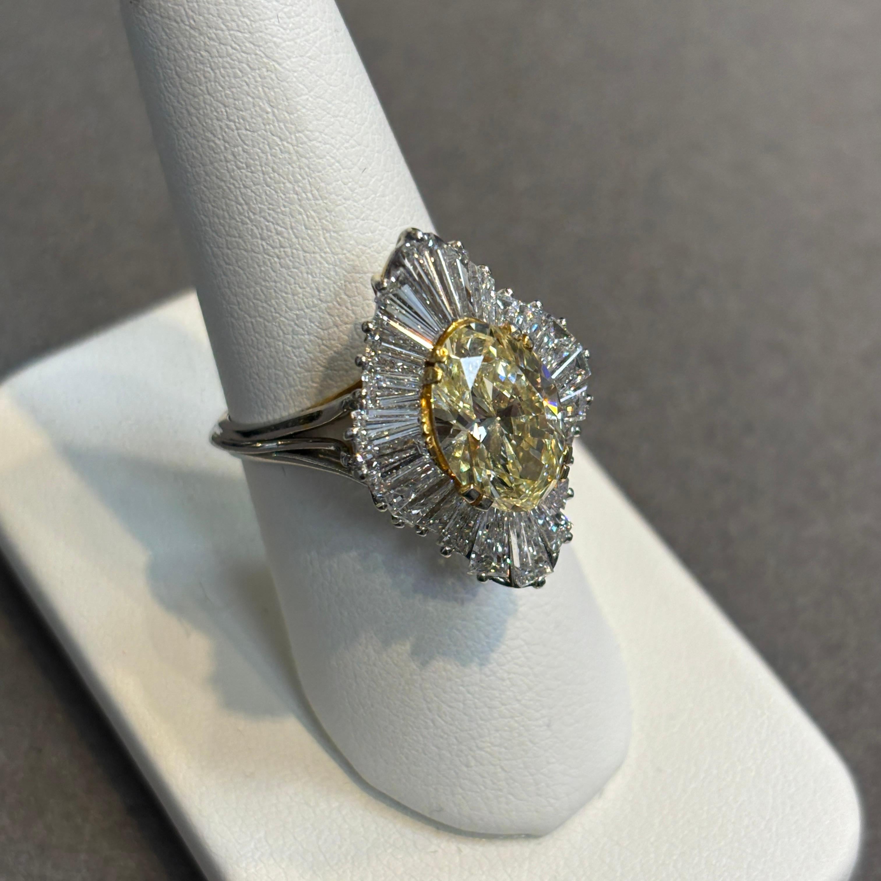 Anello Ballerina con diamante ovale da 3,03 carati in vendita 2