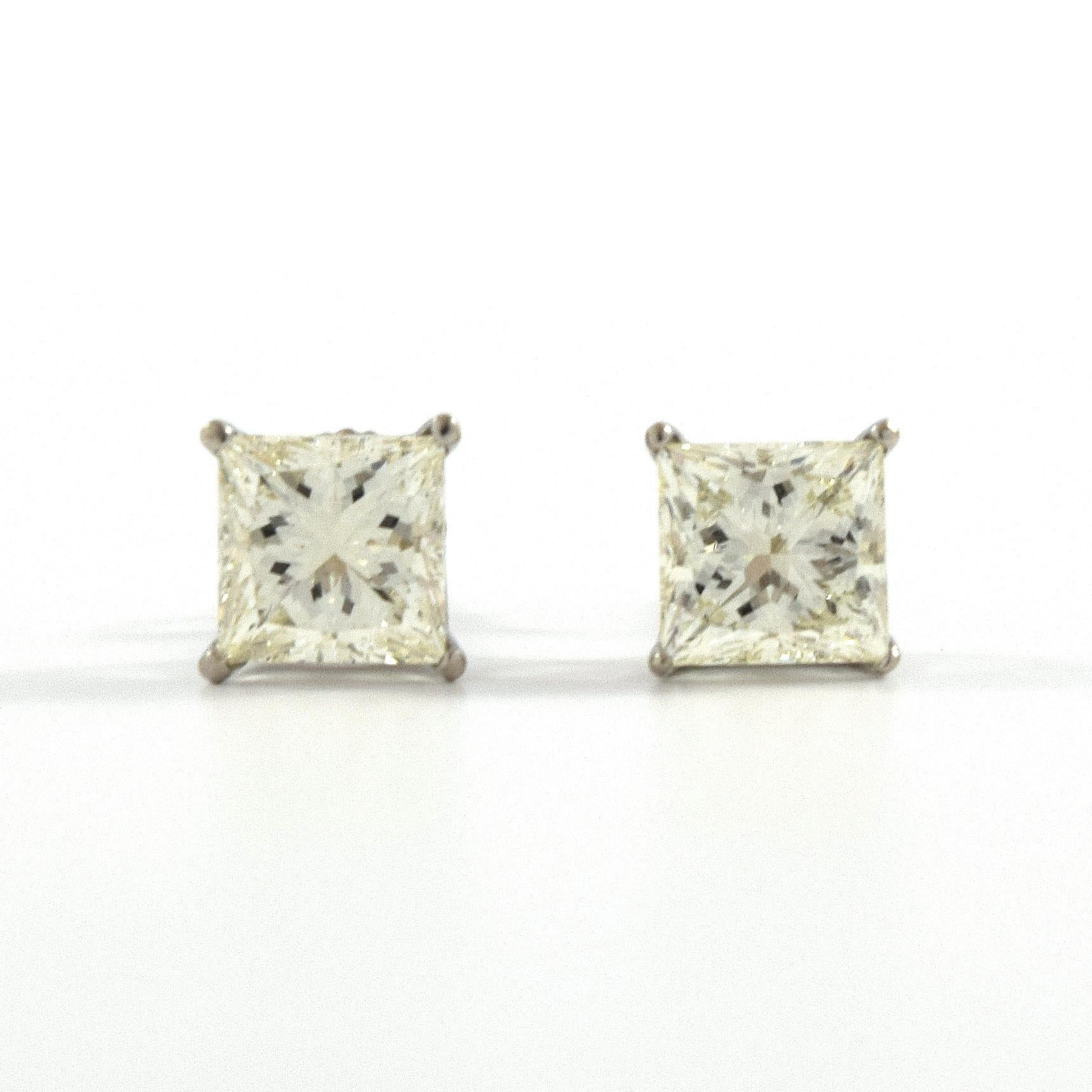 3.03 Carat Princess Cut White Diamonds Studs In Excellent Condition For Sale In Los Angeles, CA