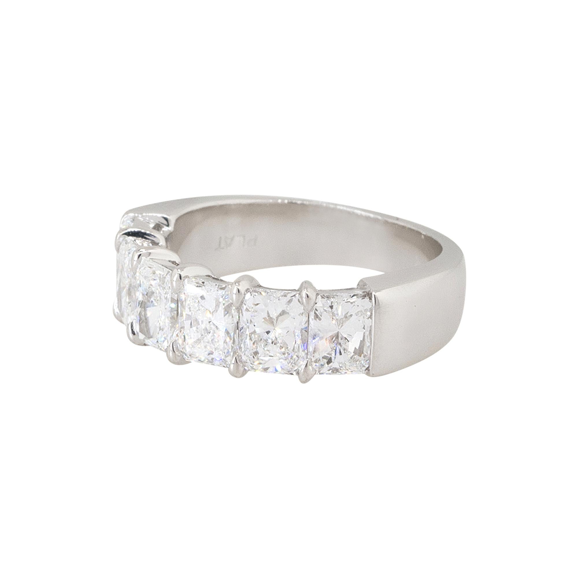 Platin-Hochzeitsring mit 3,03 Karat Diamanten im Strahlenschliff und 6 Steinen, auf Lager (Radiantschliff) im Angebot