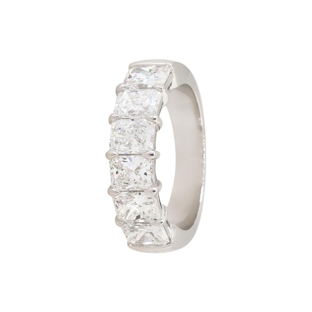 3.03 Quilates Diamante Corte Radiante 6 Piedras Alianza Platino en Stock en venta 3