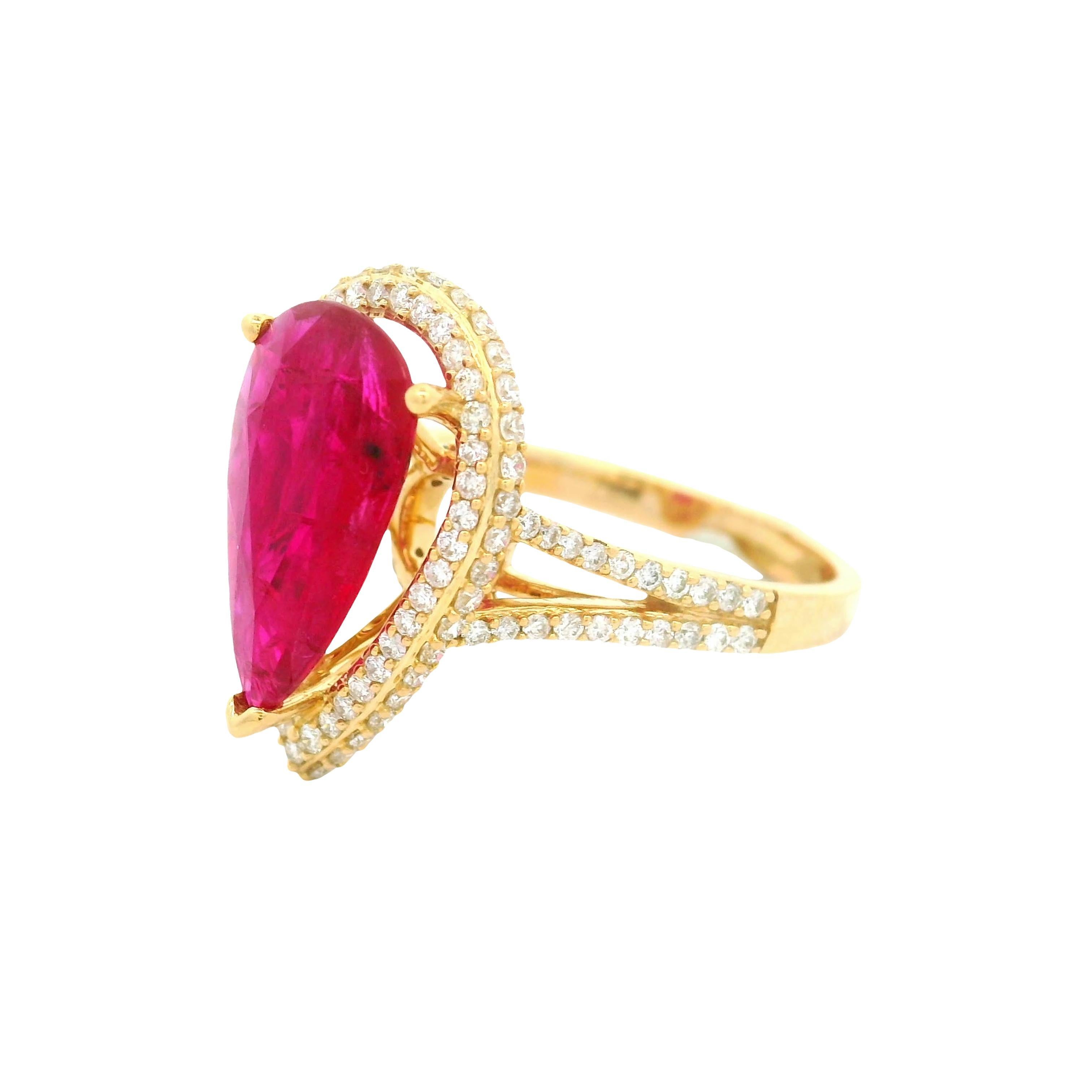 Anello aureola in oro 14k con diamante rubino da 3,03 carati, certificato GIA In condizioni ottime in vendita a Beverly Hills, CA