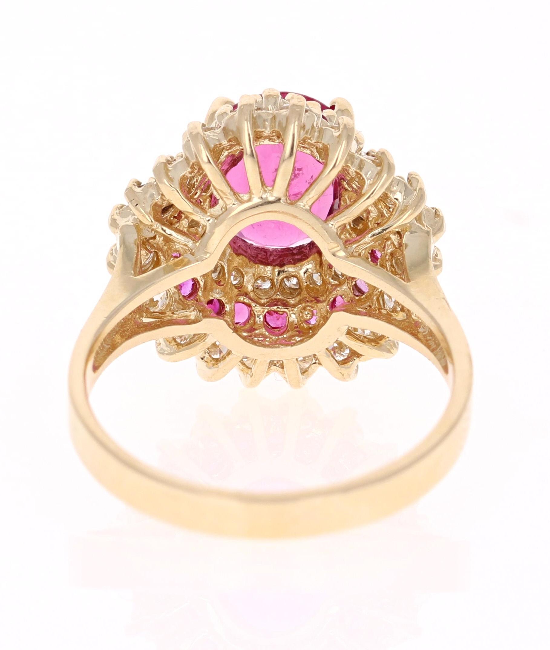 3.03 Carat Tourmaline Sapphire Diamond Yellow Gold Cluster Ring (Ovalschliff)