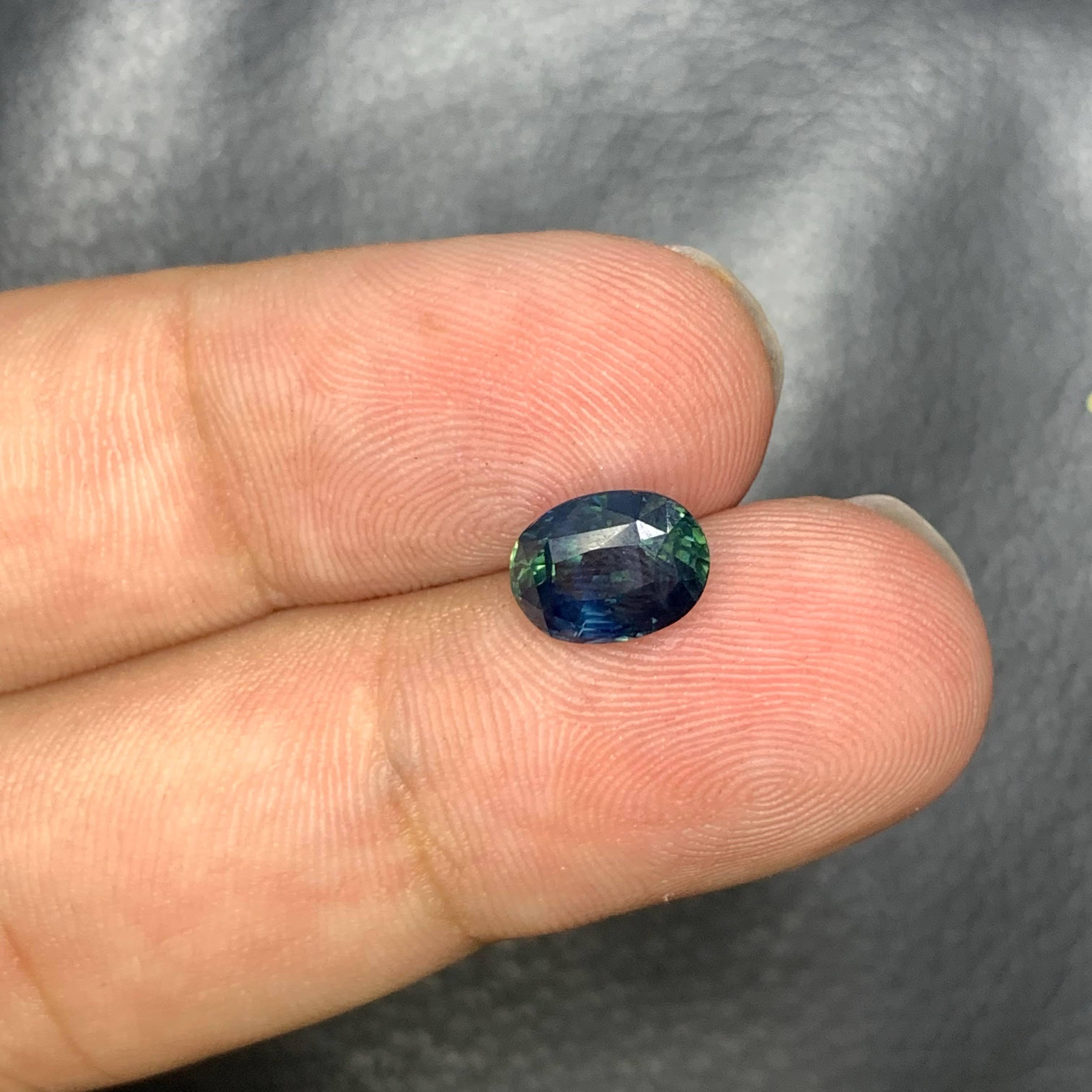 Moderne 3.03 carats GGI Certified Loose Greenish Blue Sapphire Oval Cut Madagascar's Gem en vente