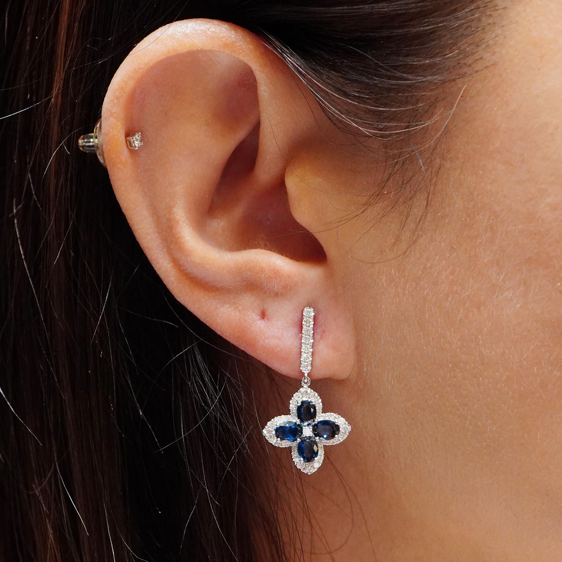 3.03 Carats Soothing Royal Blue Sapphire & Diamond Chandelier Earring 18K In New Condition For Sale In Hung Hom, HK