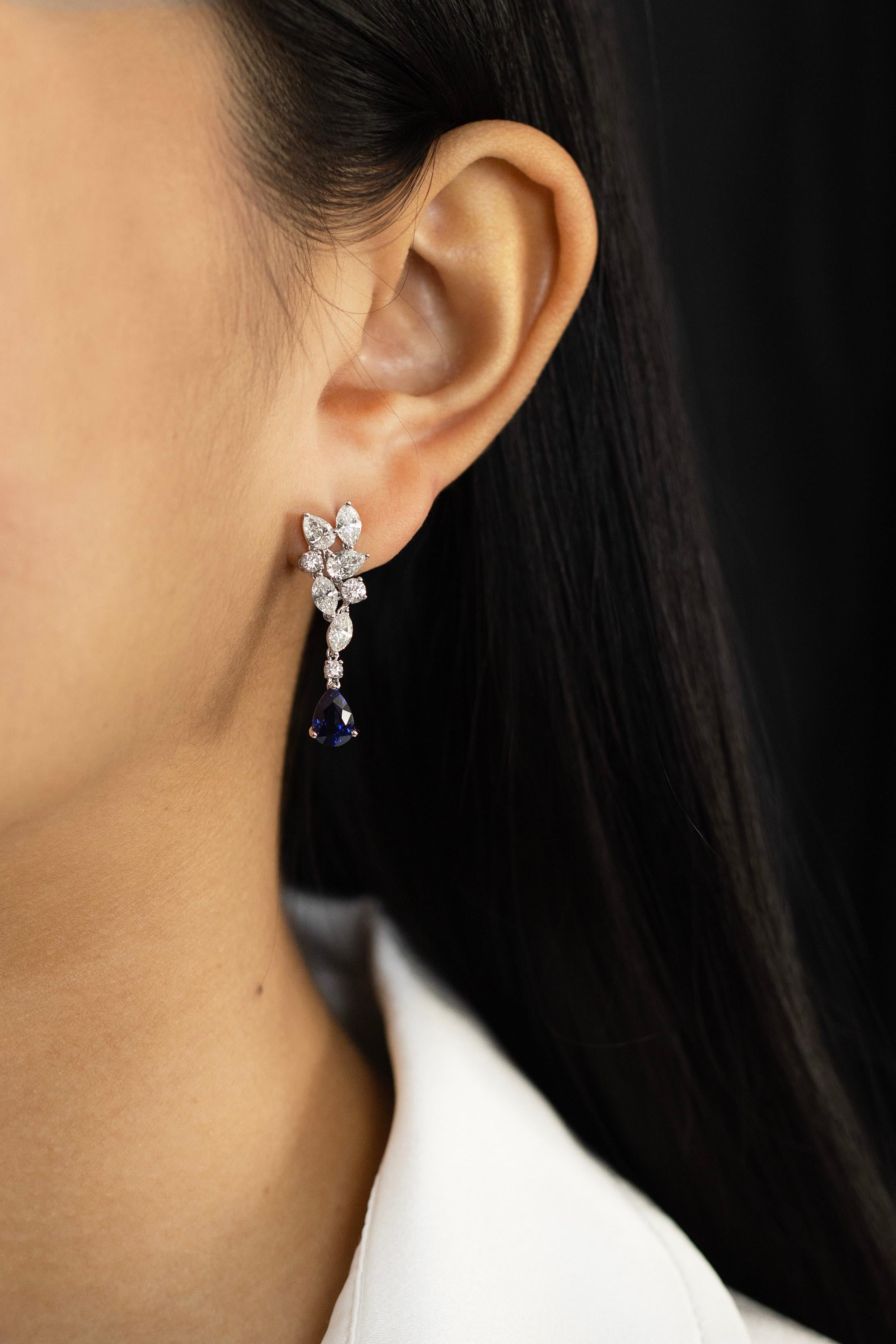 Ohrhänger mit 3,03 Karat blauem Saphir in Birnenform und Diamanten im gemischten Schliff (Gemischter Schliff) im Angebot