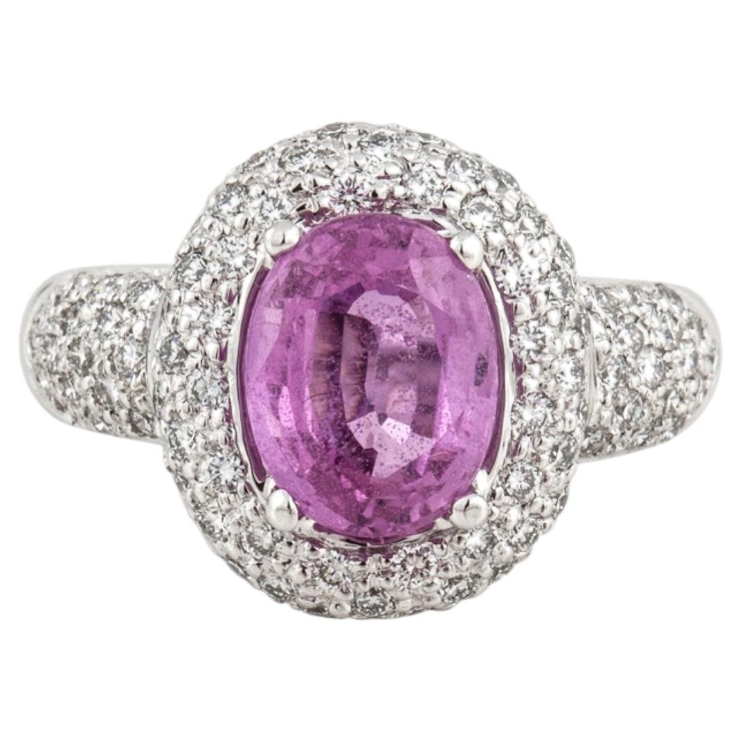 3,03 Ct. Anello con zaffiro rosa ovale e diamanti in oro bianco 18 carati