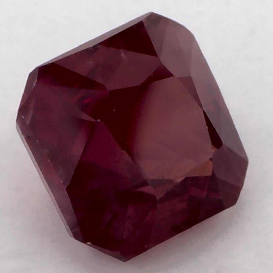 Dieser natürliche rosa Saphir bietet Eleganz und Raffinesse. Mit seinem anmutigen Farbton, seiner Klarheit und seinem natürlichen Charakter ist dieser Saphir eine ausgezeichnete Wahl für die Herstellung von maßgeschneiderten Schmuckstücken wie