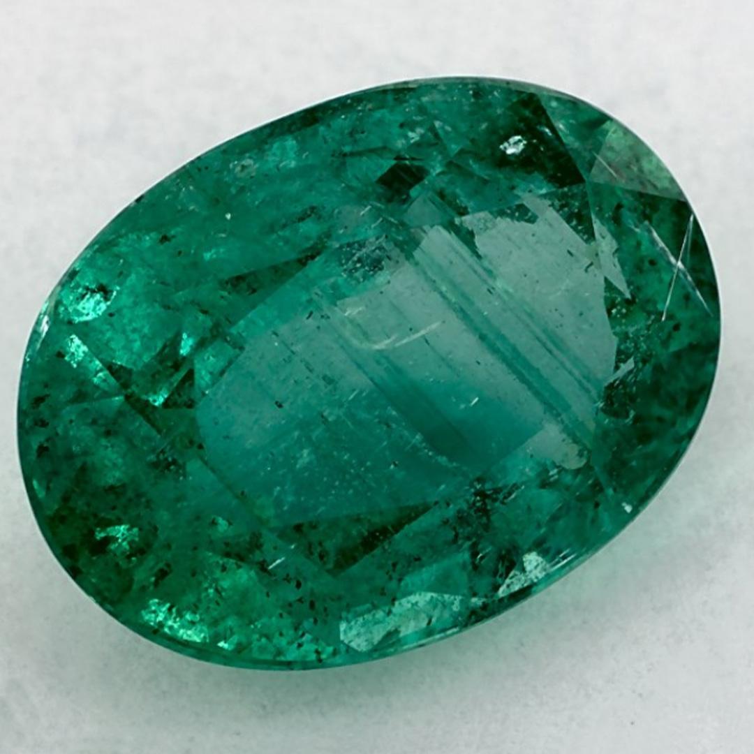 D'un vert éclatant, la pierre de naissance du mois de mai symbolise le renouveau de la croissance printanière. 

Explorez la vibrante collection d'émeraudes, de rubis et de saphirs de notre magasin, disponibles sous forme de pierres précieuses en