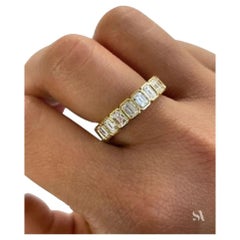 3,03 Tcw Smaragd-Diamant-Eternity-Ring mit Lünette, 18K natürlicher Diamant
