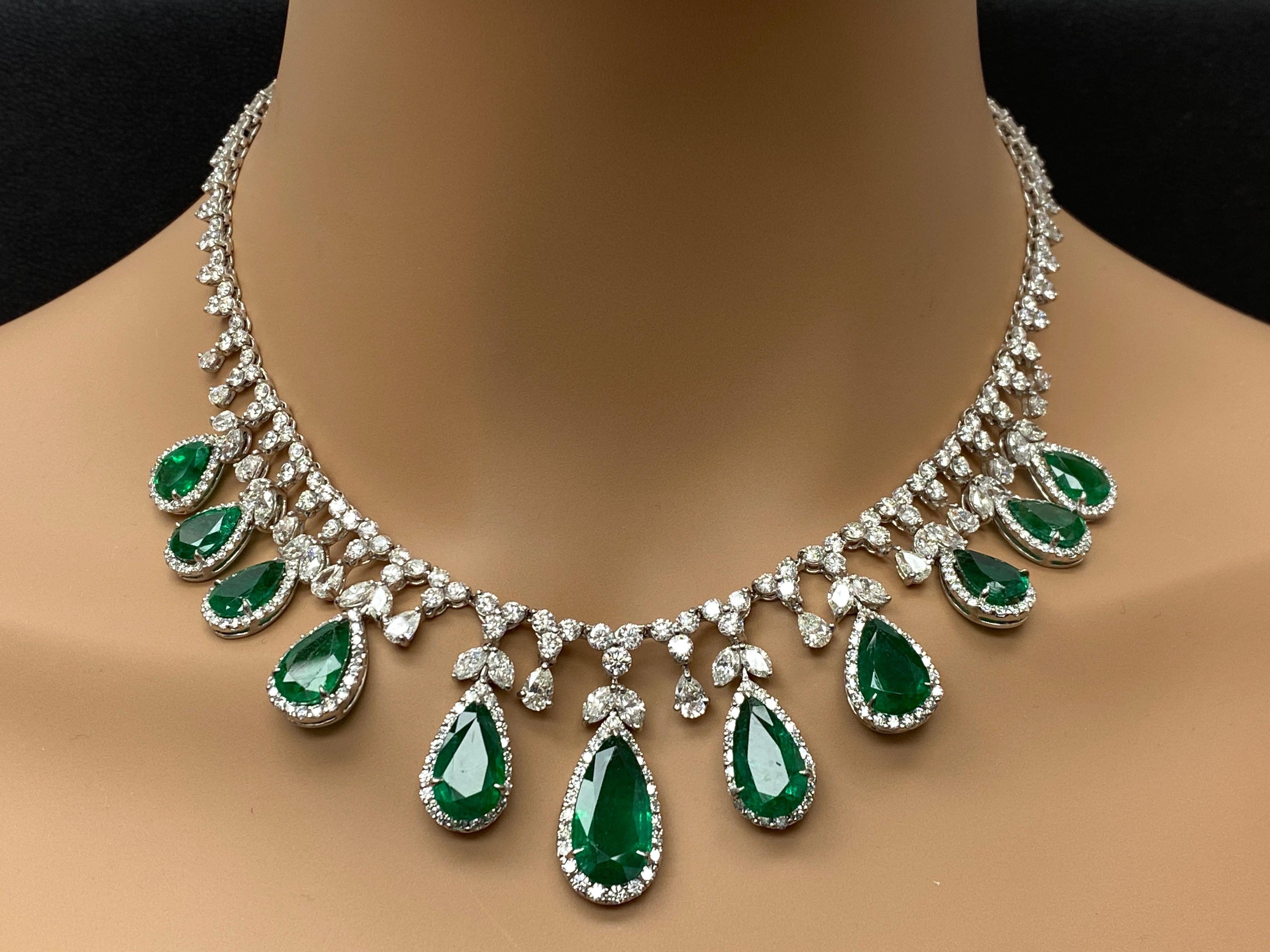 30.30 Carat Pear shape Emeralds and Diamond Necklace in Platinum For Sale 4