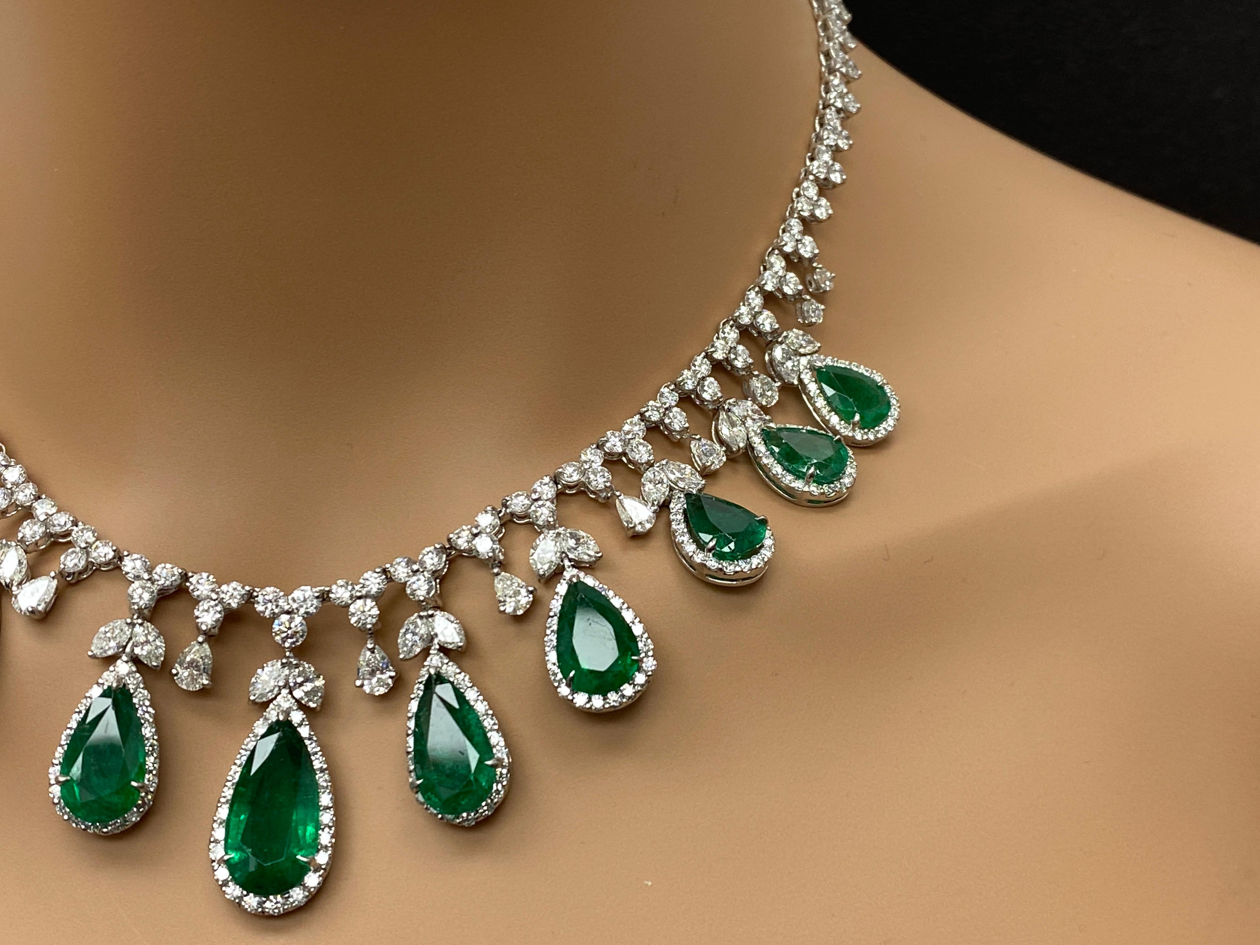 30.30 Carat Pear shape Emeralds and Diamond Necklace in Platinum For Sale 6