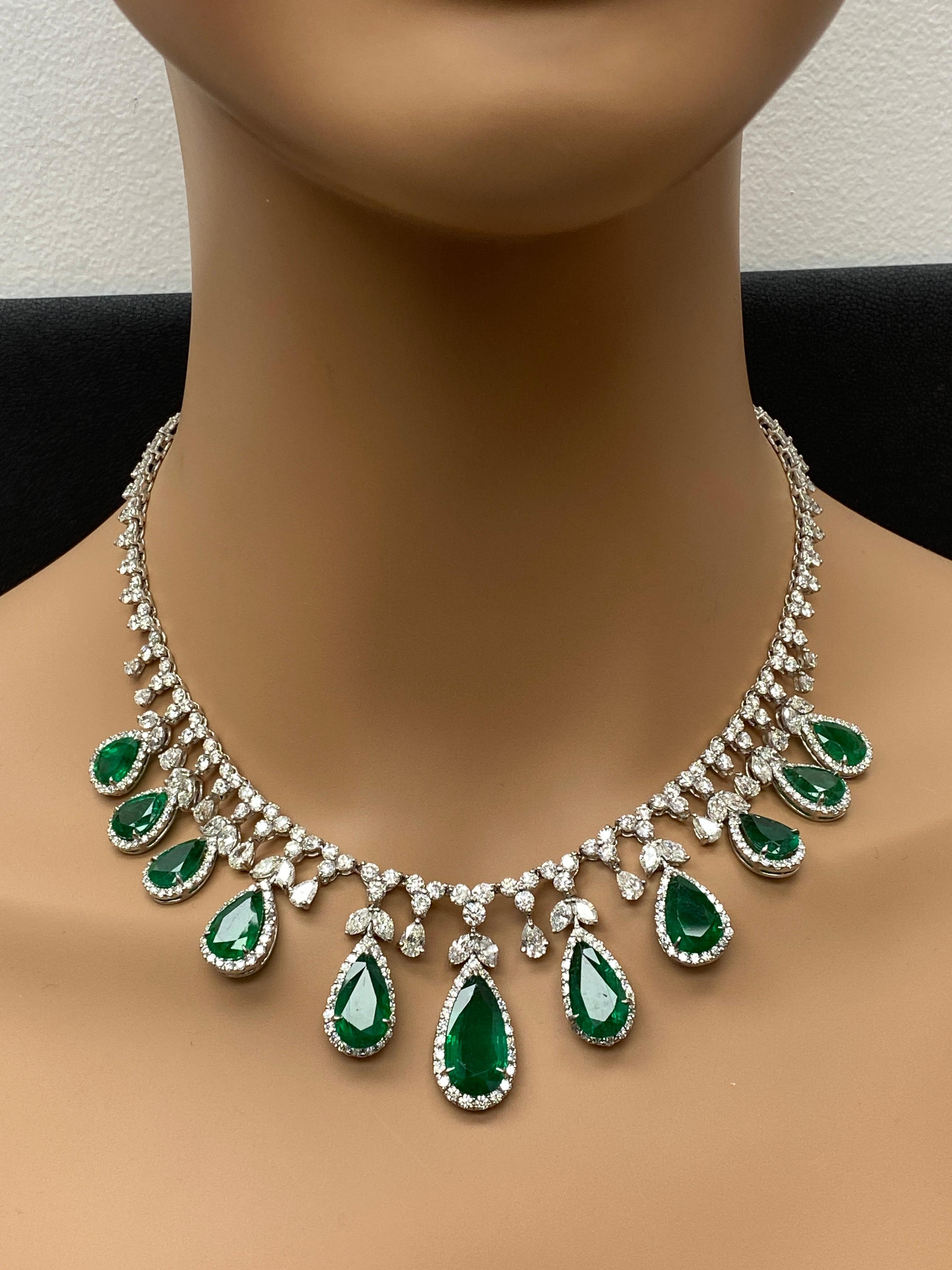 30.30 Carat Pear shape Emeralds and Diamond Necklace in Platinum For Sale 7