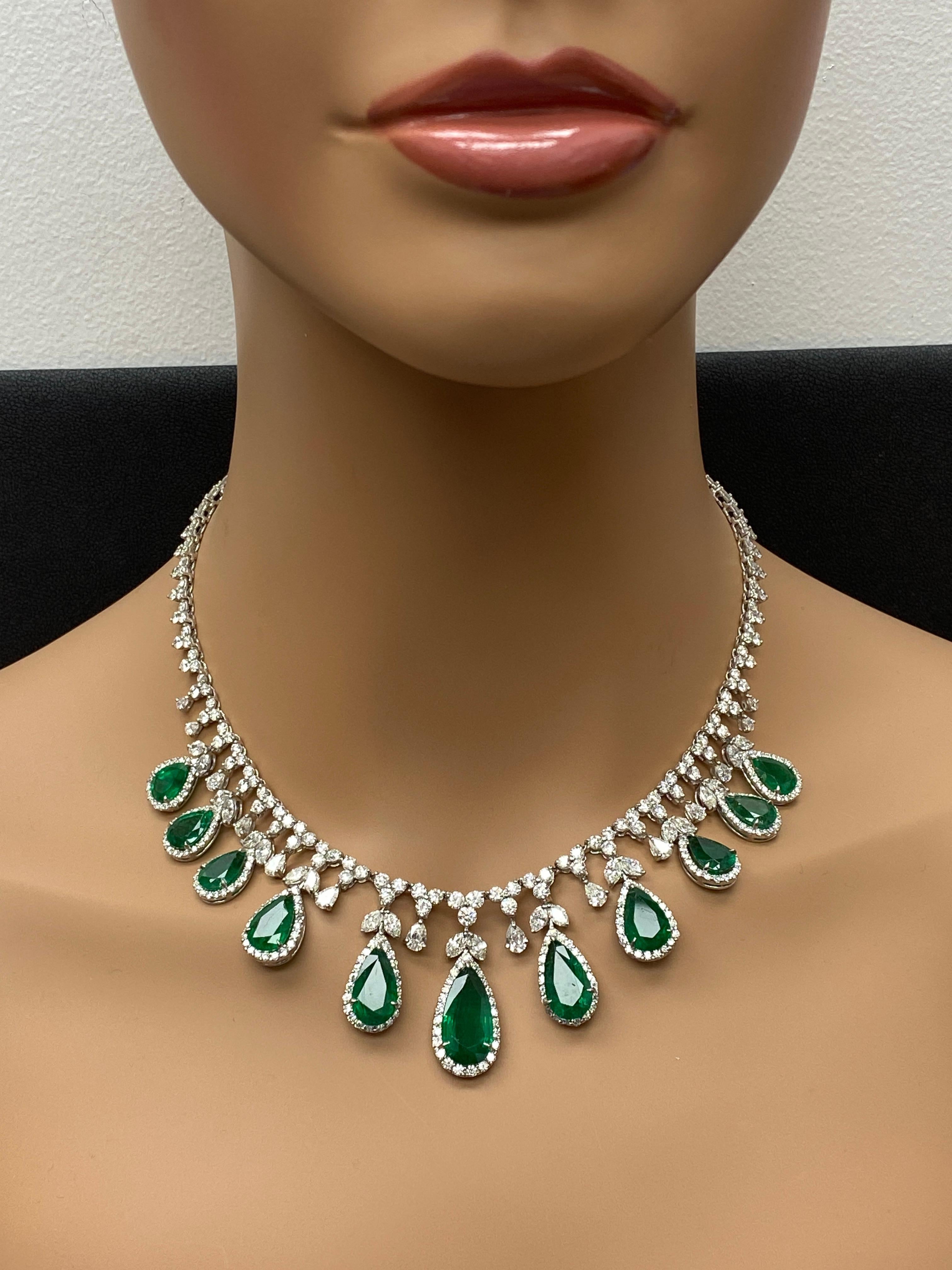 30.30 Carat Pear shape Emeralds and Diamond Necklace in Platinum For Sale 8