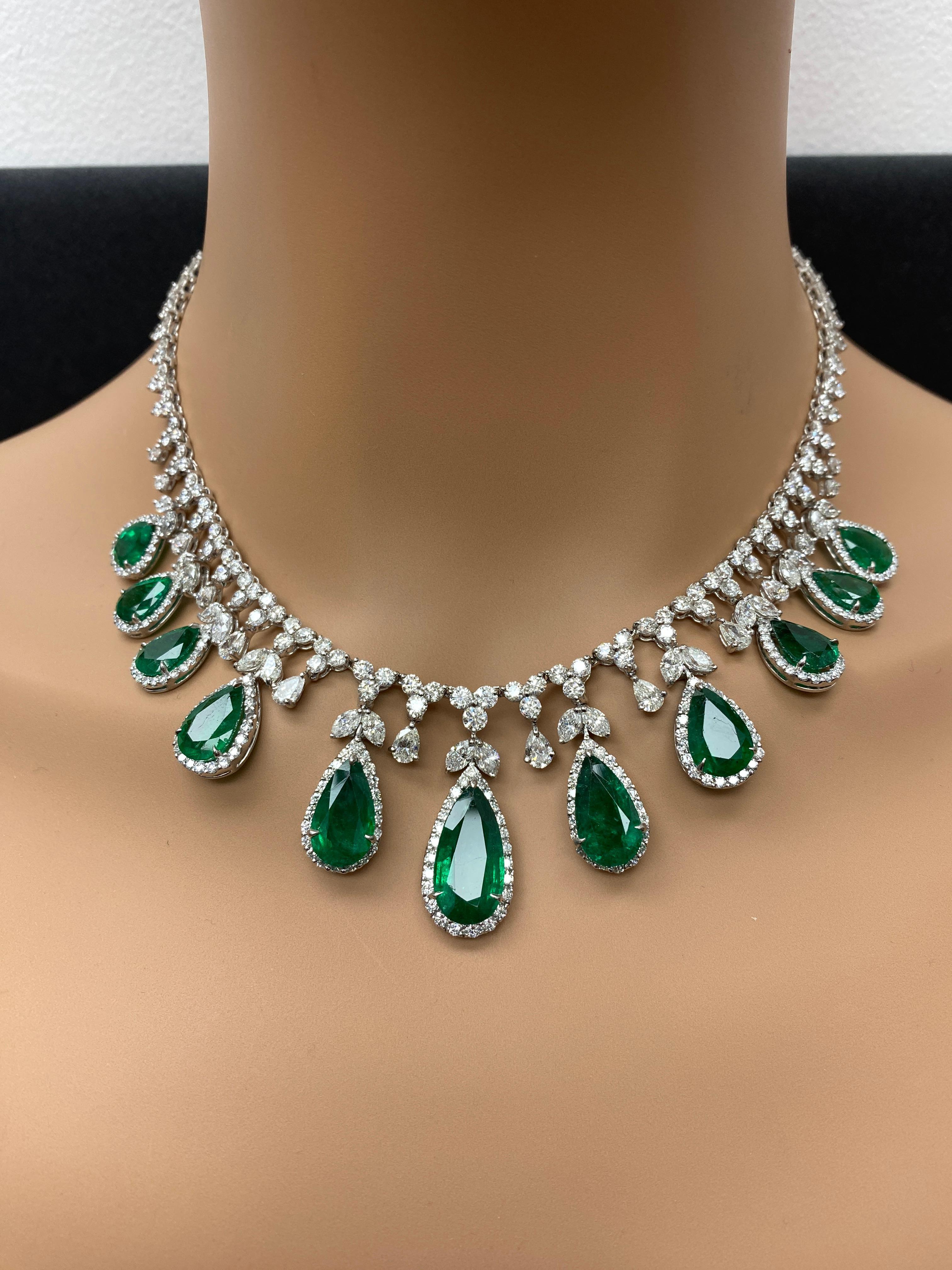 30.30 Carat Pear shape Emeralds and Diamond Necklace in Platinum In New Condition For Sale In NEW YORK, NY