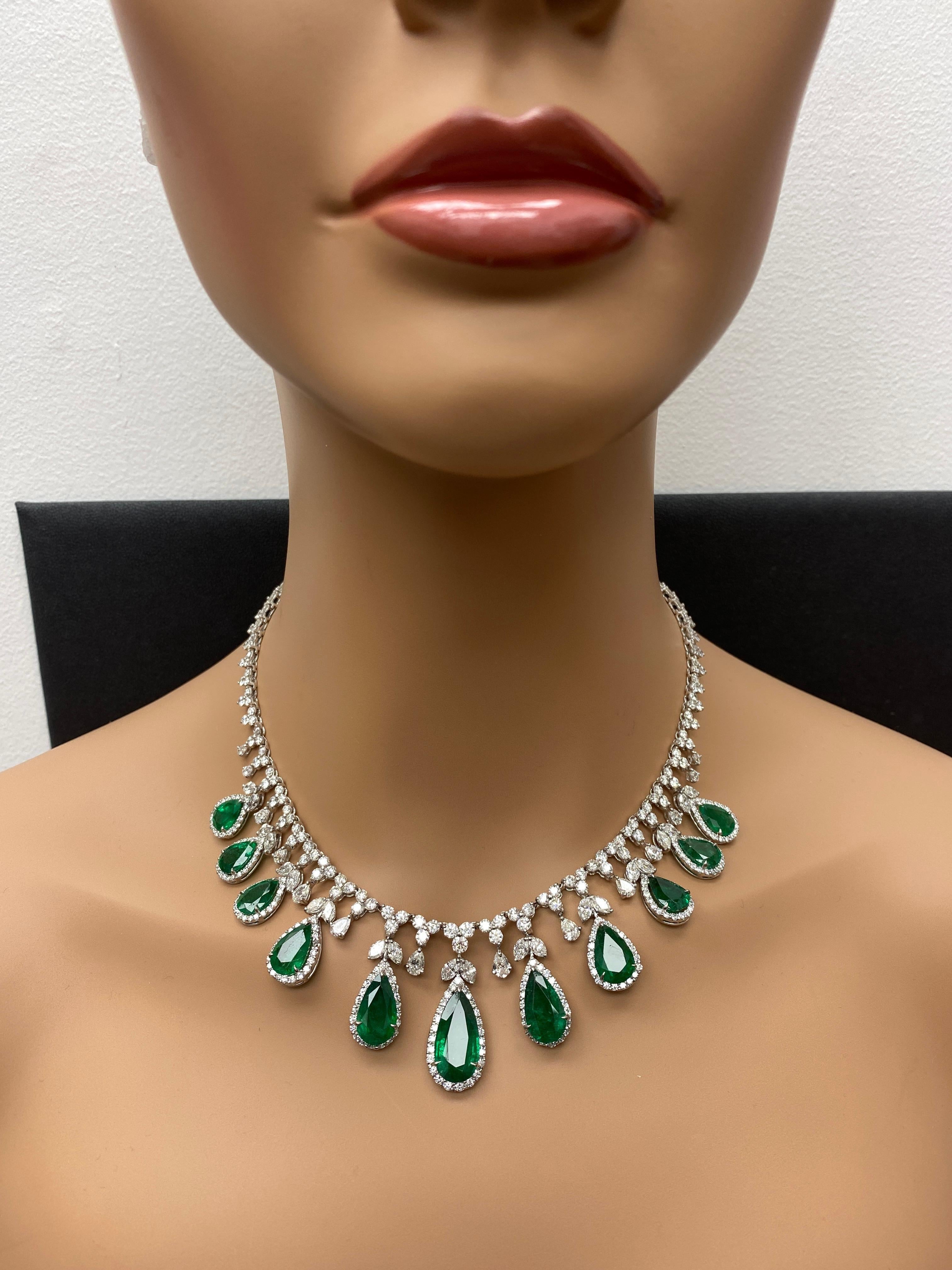 30.30 Carat Pear shape Emeralds and Diamond Necklace in Platinum For Sale 2