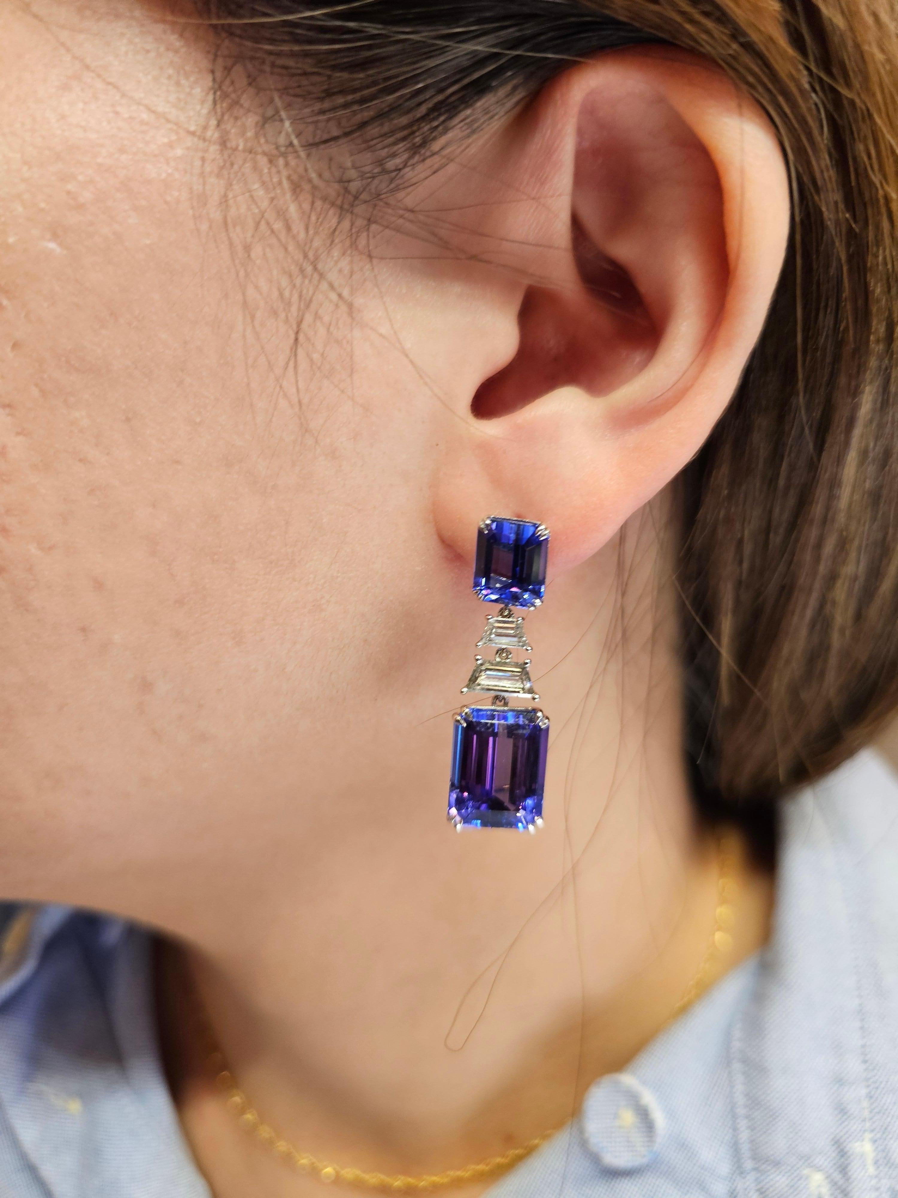 32 Karat natürlicher Tansanit und weißer Diamant Gold-Ohrhänger im Angebot 4