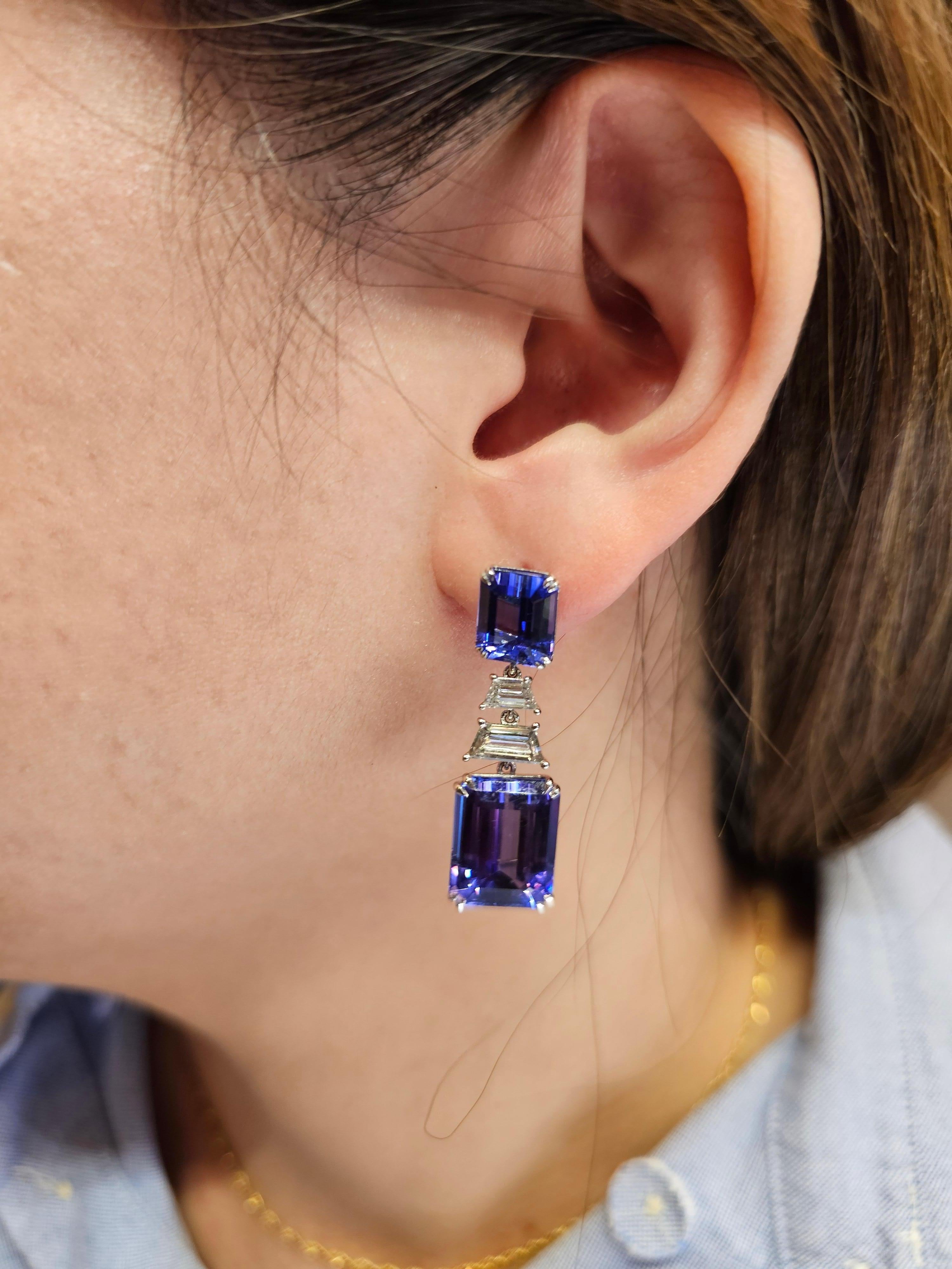 32 Karat natürlicher Tansanit und weißer Diamant Gold-Ohrhänger im Angebot 5