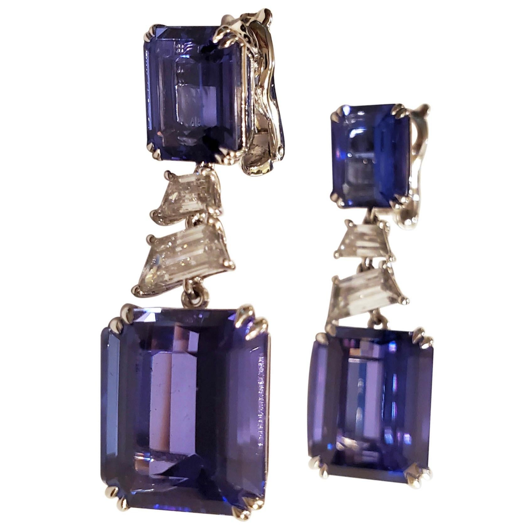 30.32 Carat Natural Tanzanite and White Diamond Gold Dangle Earrings In New Condition For Sale In Hong Kong, HK