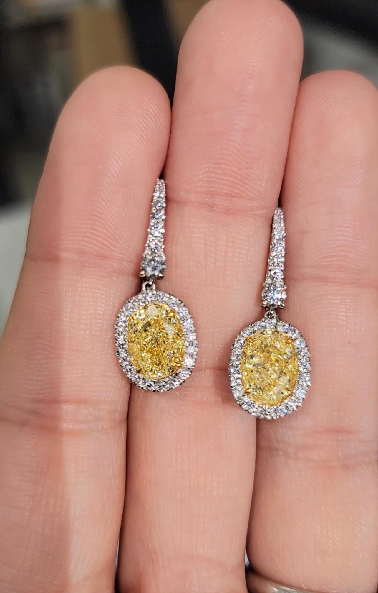 6 Karat GIA Ausgefallene hellgelbe Diamant-Tropfen-Ohrringe im Zustand „Neu“ im Angebot in New York, NY