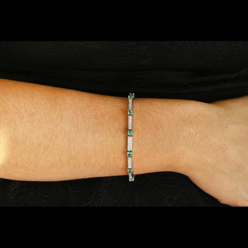 Taille émeraude 3.03ct Emerald & Diamond Tennis Bracelet - 14k White Gold Elegant Green Jewelry en vente