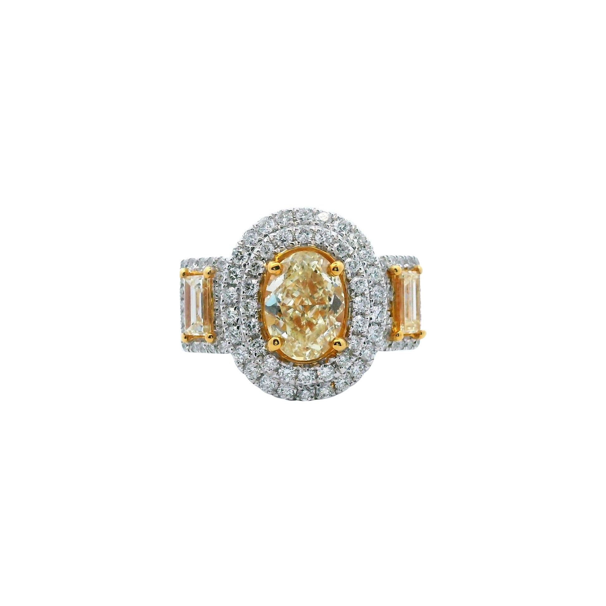 Anello aureolato con tre pietre di diamante giallo intenso ovale da 3.03ctt 18k