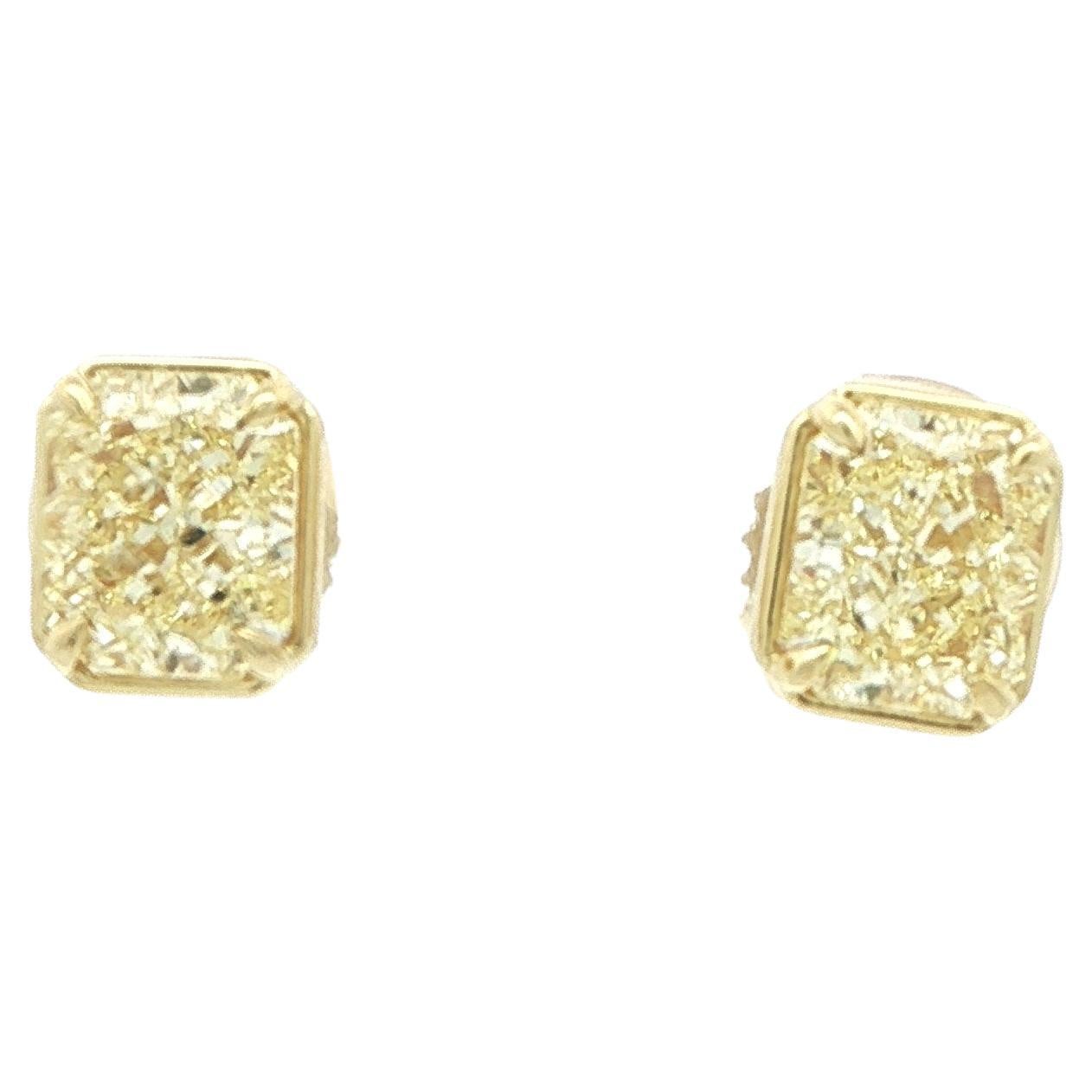 Boucles d
oreilles en or 18KY avec diamant radiant de 3,03ctw certifié par la GIA et de couleur jaune fantaisie