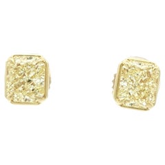 Boucles d
oreilles en or 18KY avec diamant radiant de 3,03ctw certifié par la GIA et de couleur jaune fantaisie