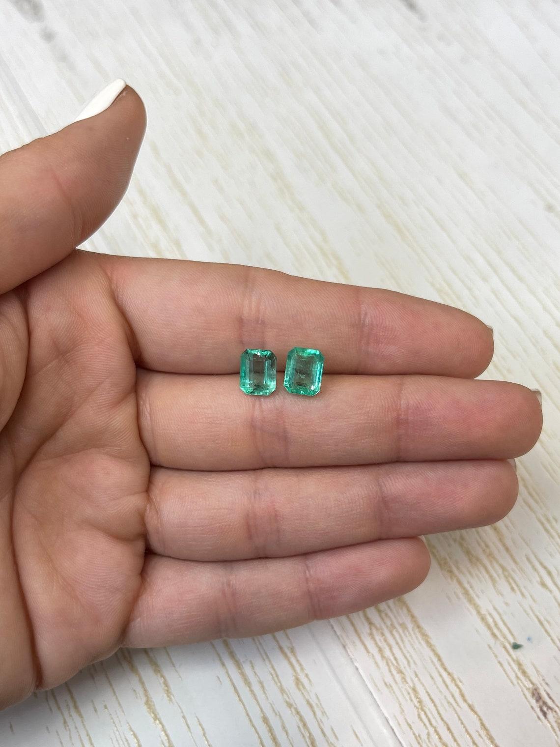 3.03tcw Matching 8x6 Emerald Cut Colombian Emeralds - Genuine Loose Pair en vente 2