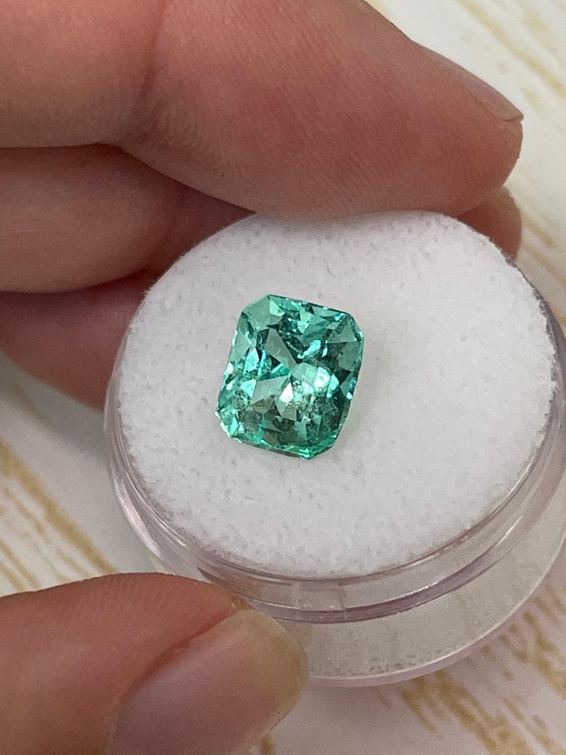 Taglio smeraldo 3,04 Carati 9x8 Smeraldo Colombiano Verde Vivace - Pietra di nascita di maggio con taglio a smeraldo in vendita