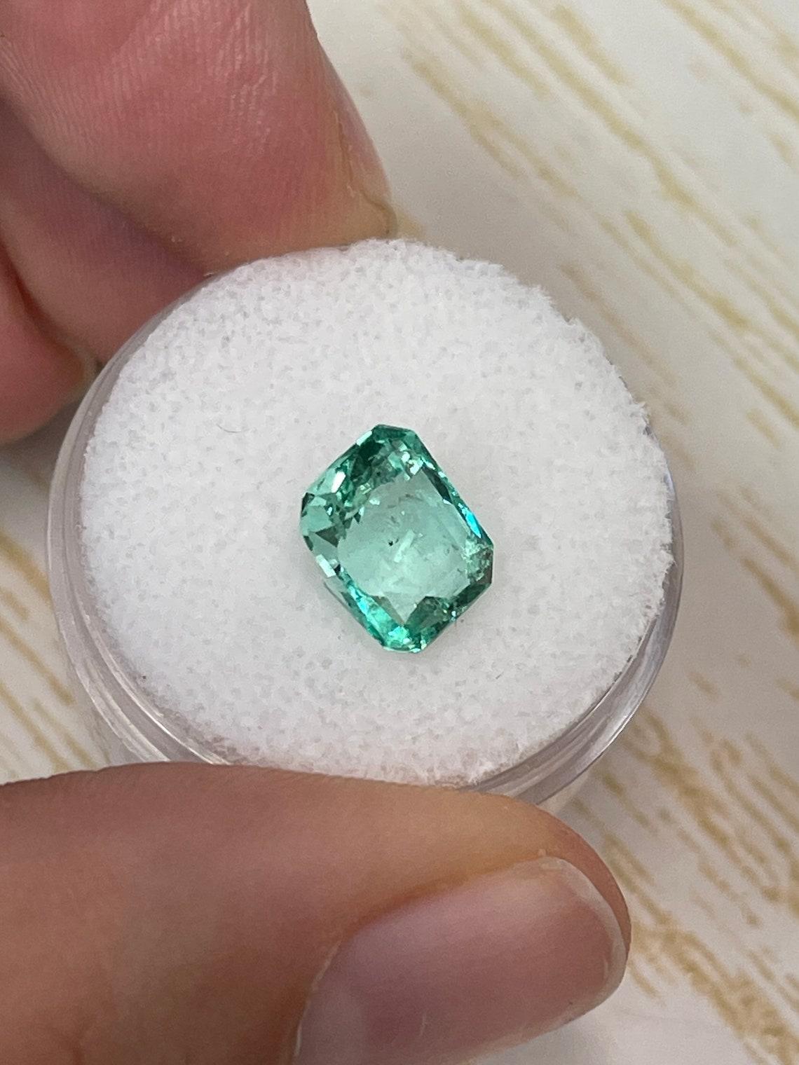 3,04 Carati 9x8 Smeraldo Colombiano Verde Vivace - Pietra di nascita di maggio con taglio a smeraldo In condizioni Nuovo in vendita a Jupiter, FL