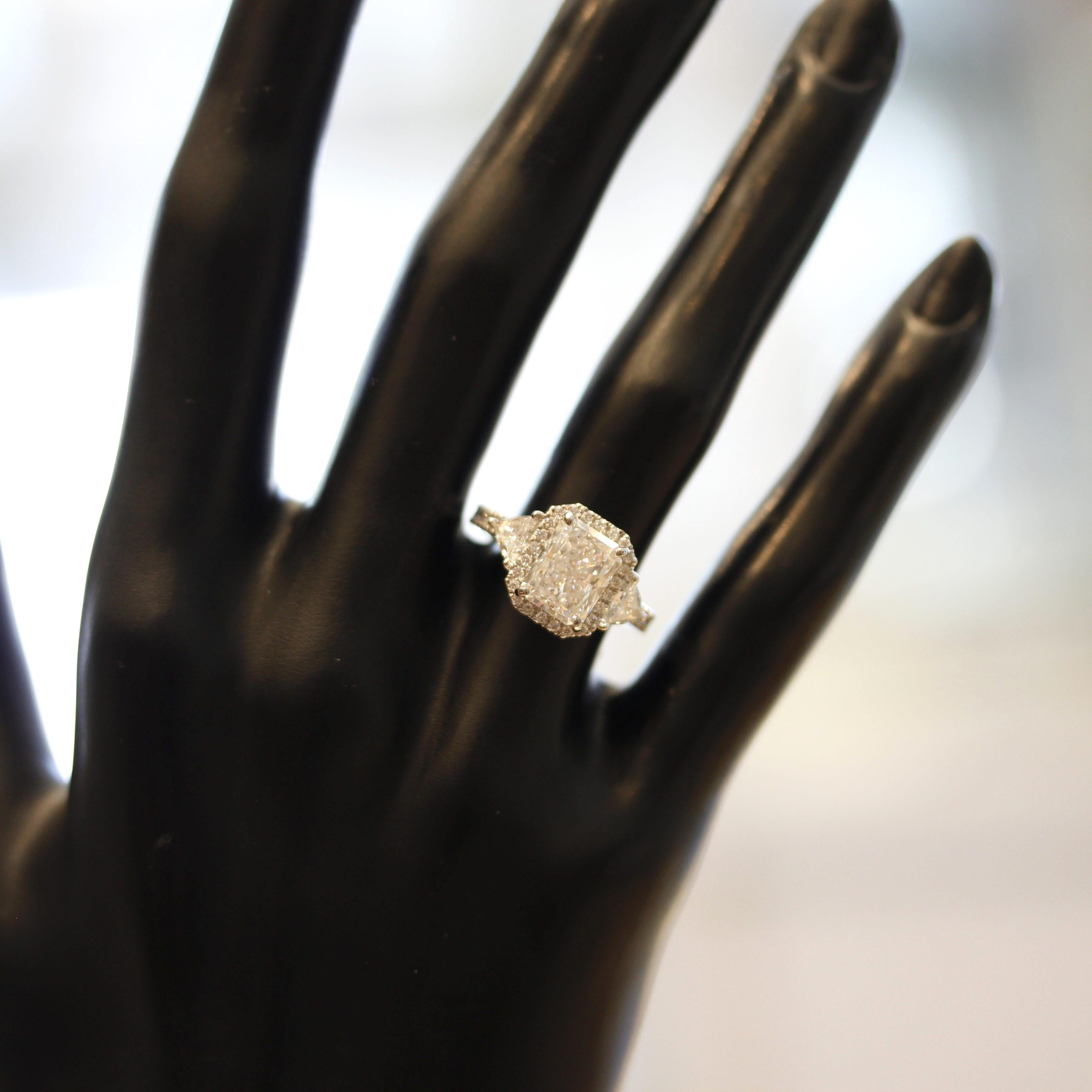 3,04 Karat D-Internally Flawless Radiant Diamond Platin Ring, GIA zertifiziert im Angebot 1