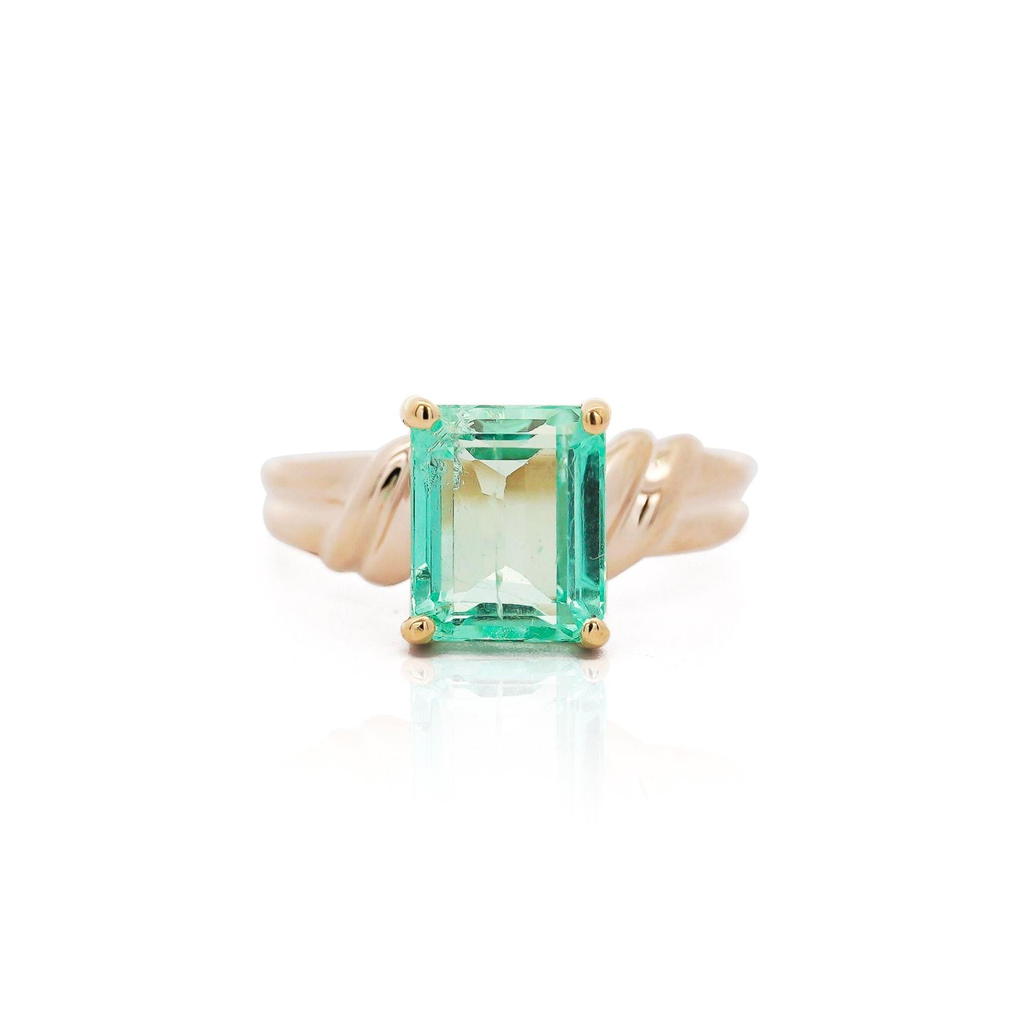 3,04 Karat Smaragdschliff Smaragd 14K Gelbgold Gebogener Schaft Solitär Ring im Angebot 4